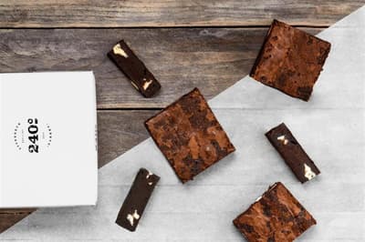 240 ° Brownie / Beyaz Çikolatalı - 2 dilim