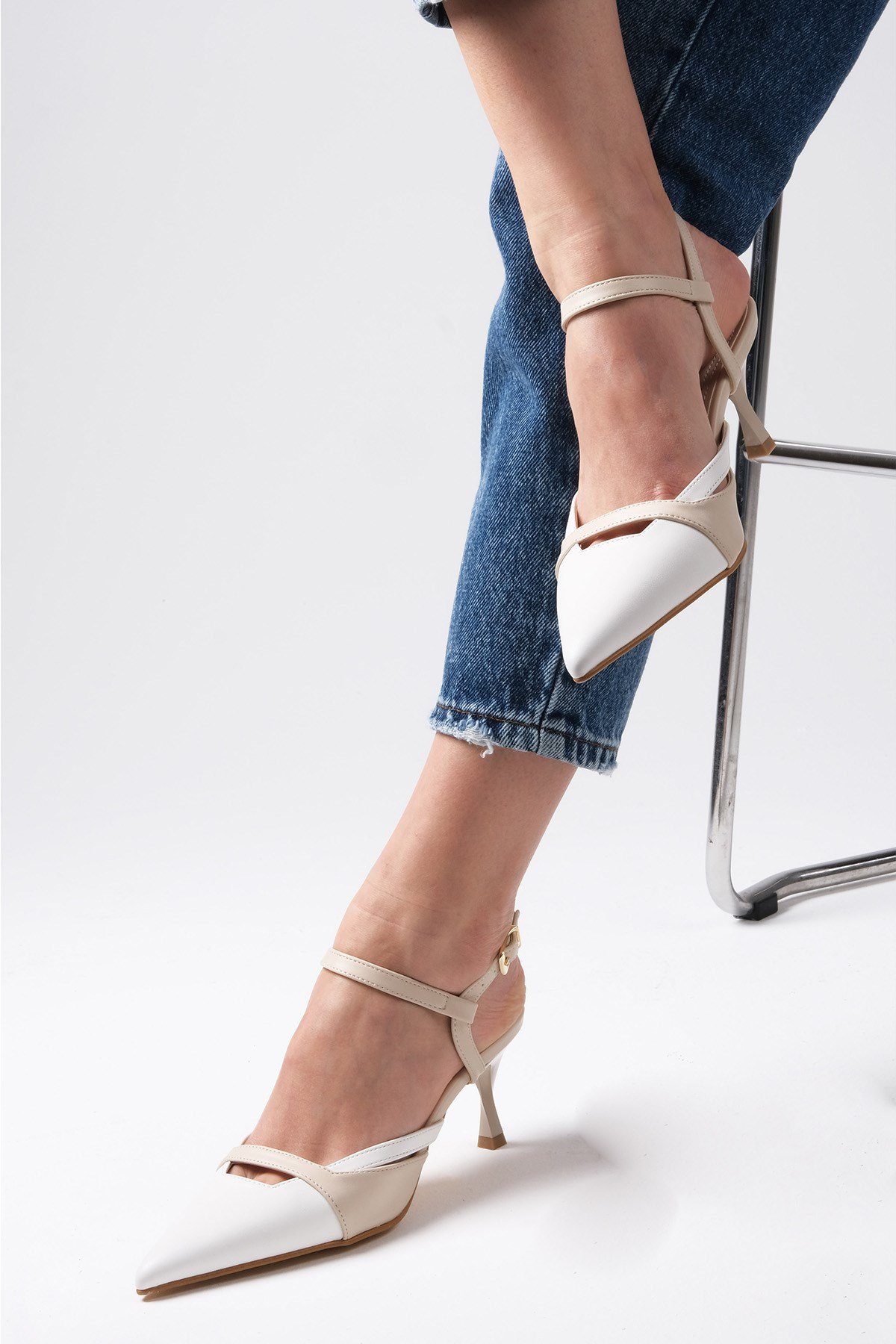Mio Gusto Beyaz ve Bej Renk Arkası Açık Topuklu Ayakkabı
