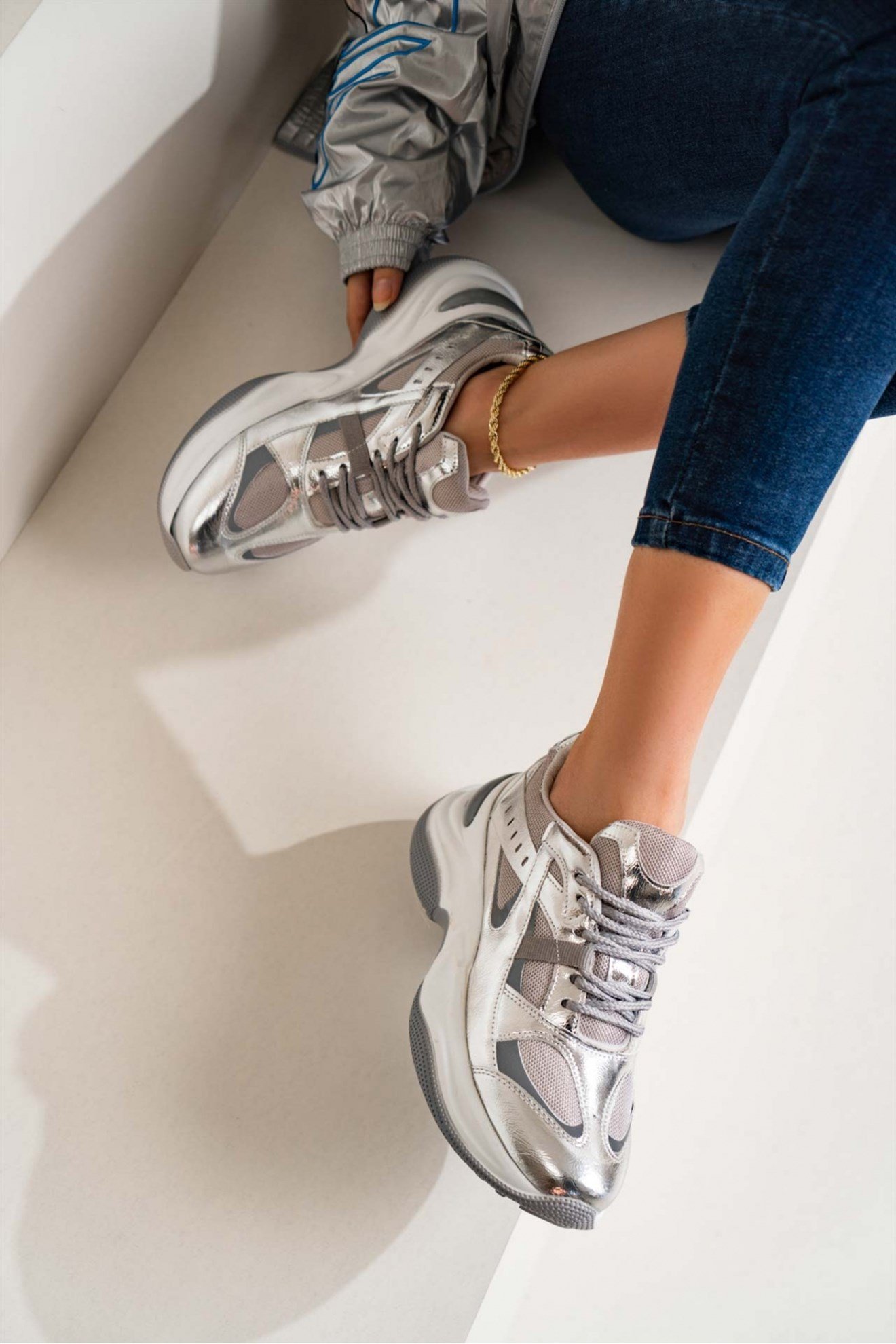 Reyna Gümüş Mat Kalın Taban Bağlı Kadın Sneakers Spor Ayakkabı