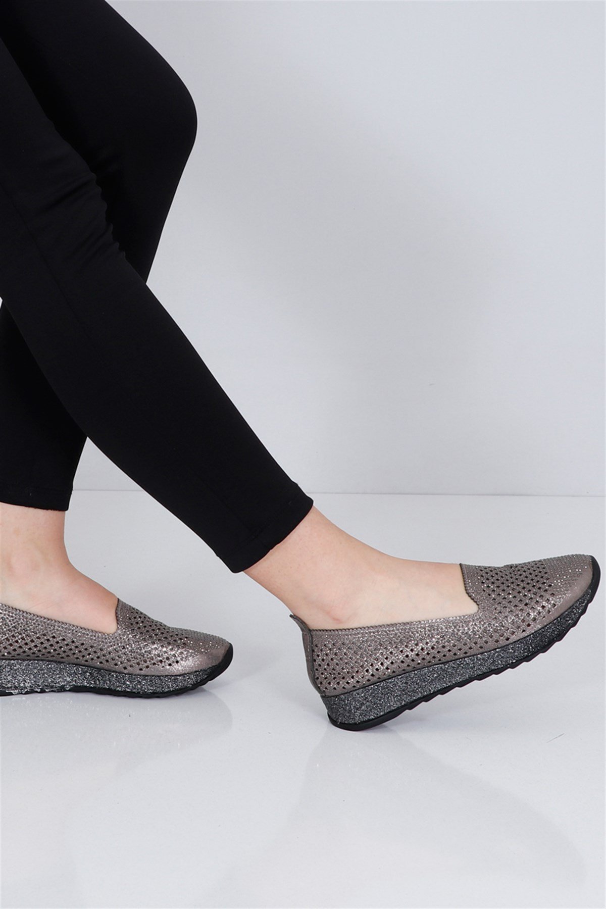 Platin simli Dolgu Topuk Kadın Ayakkabı Lazerli 2020 Fiyatı ve Modelleri