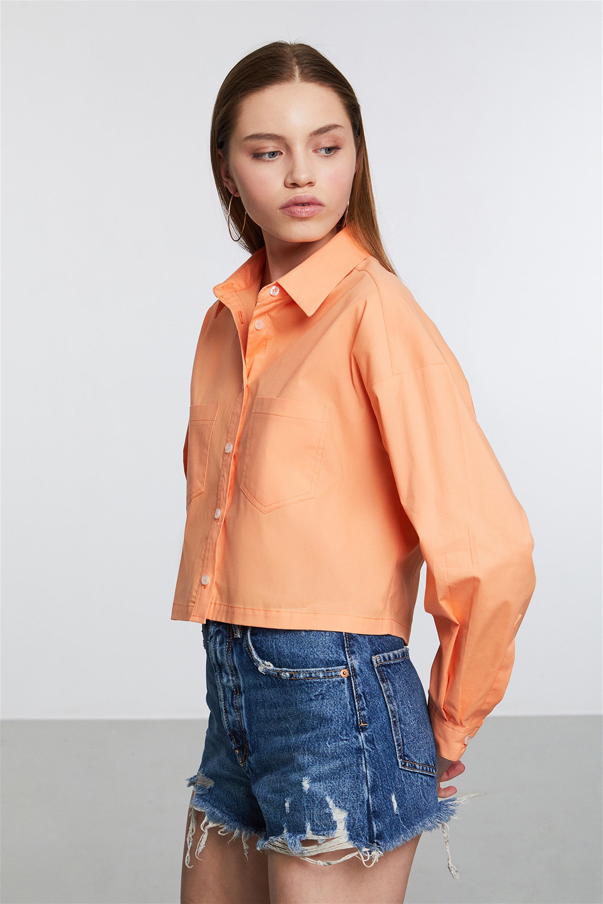 MAUI Kadın Somon Düz Renk Gömlek Yaka Crop Fit Gömlek