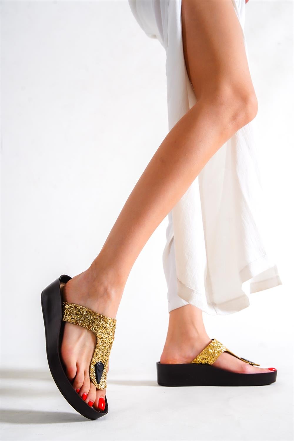 Gold thong sales wedge sandals