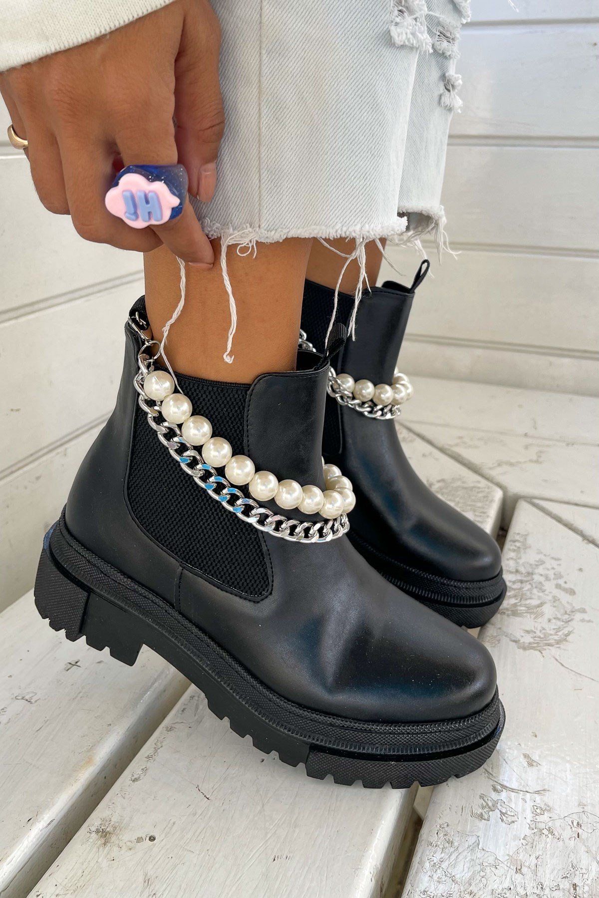 London Black Leather Boots With Pearl