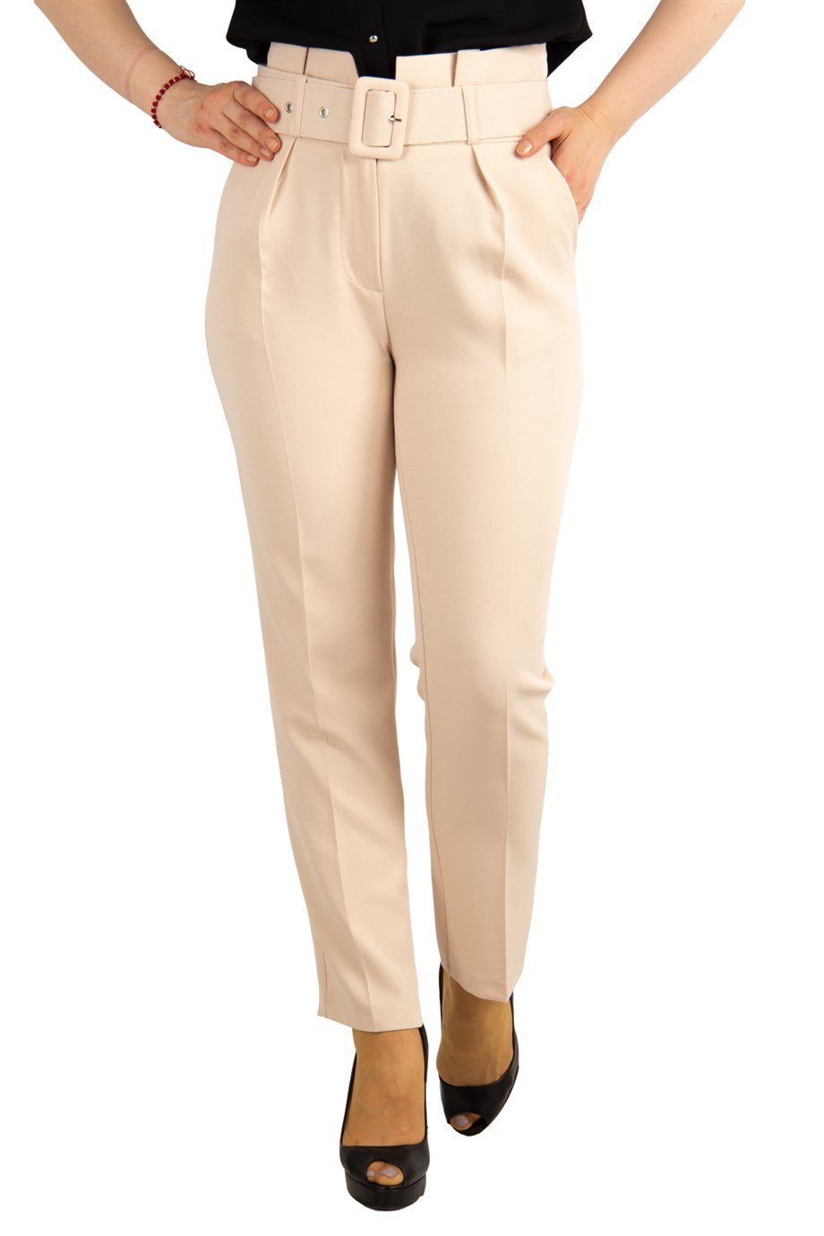 Beige trousers with side pockets and belt – R.a. Boutique