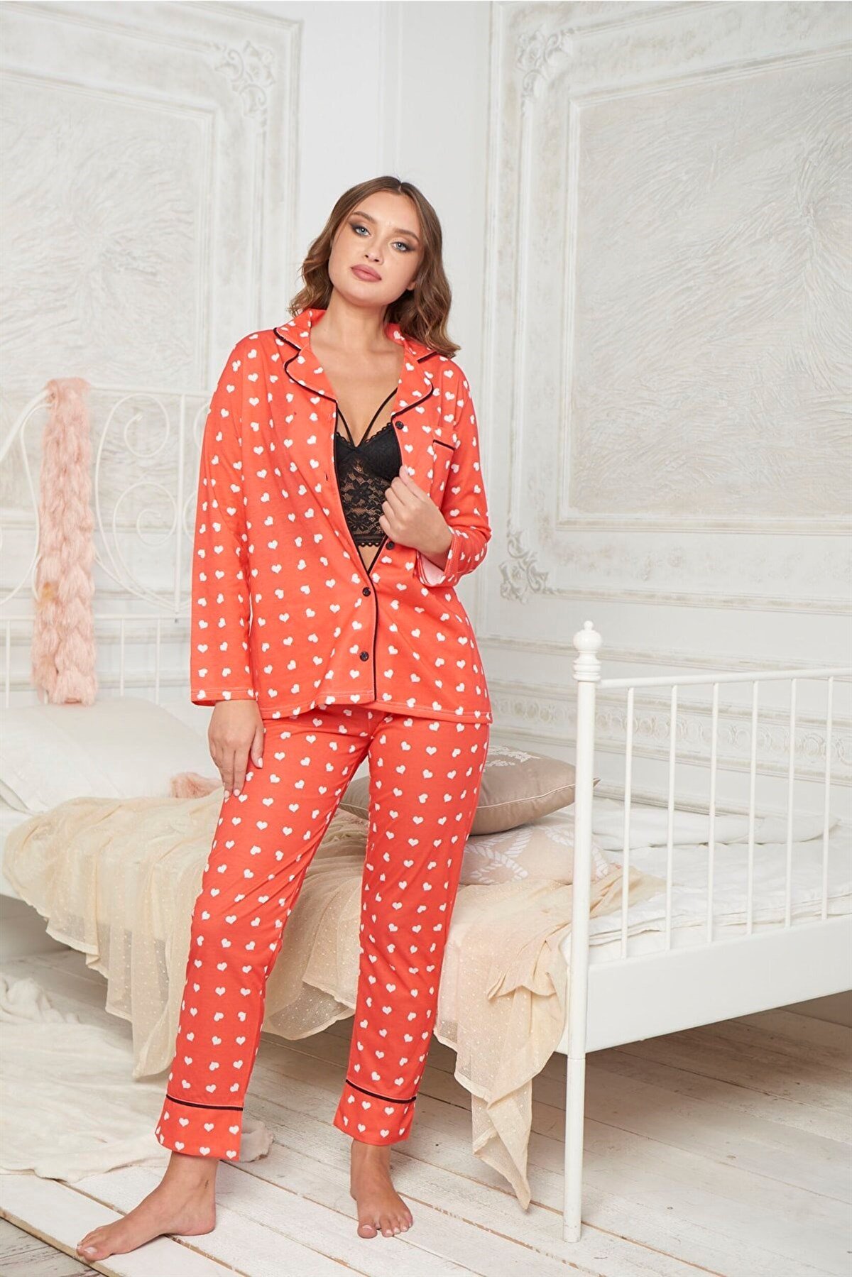 MyBen Kadın Kırmızı Renkli Pamuklu Likralı Düğmeli Kalpli Biyeli Pijama  Takımı 10096