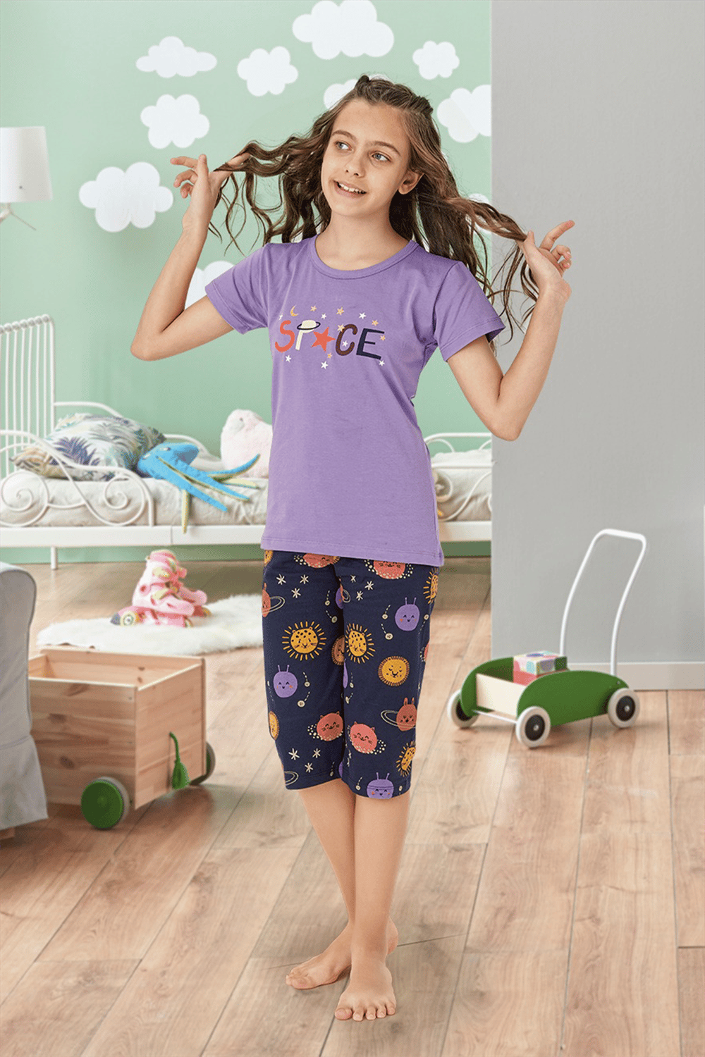 Kız Çocuk Figürlü Kaprili Pijama Takımı
