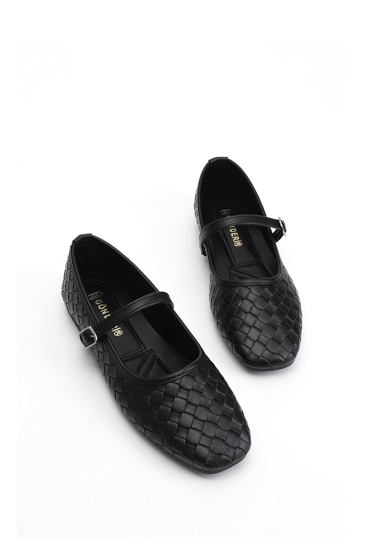 What Color Shoes to Wear Under a Black Dress? | Gon Leather