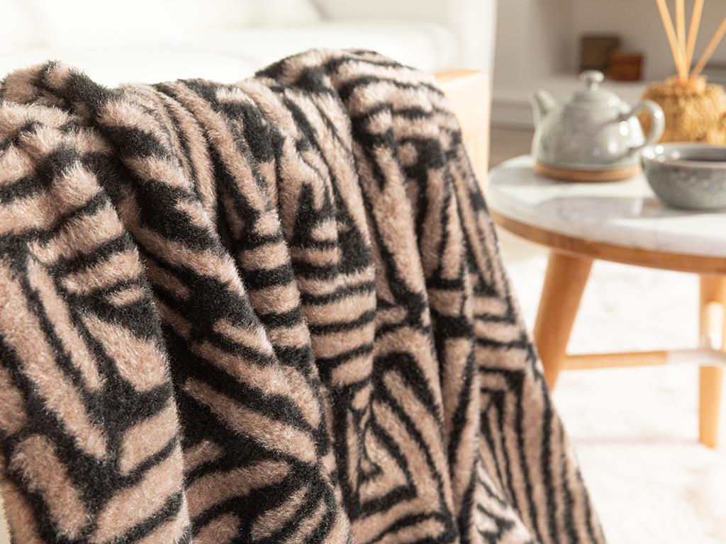 Arty Stripe Acrylic Tv Blanket 130x170 cm Black