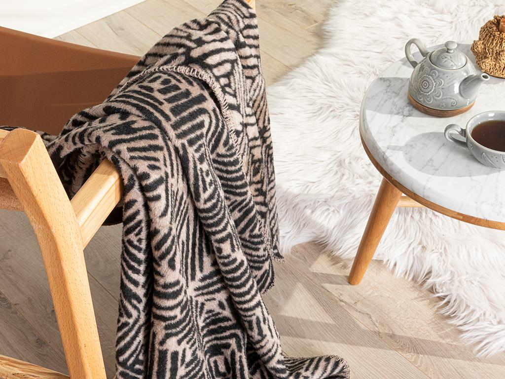 Arty Stripe Acrylic Tv Blanket 130x170 cm Black