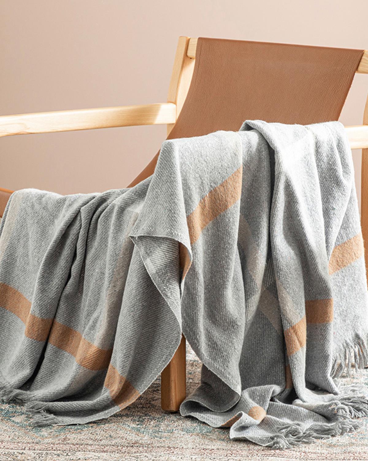 Roseria Chair Shawl 130x170 cm Gray