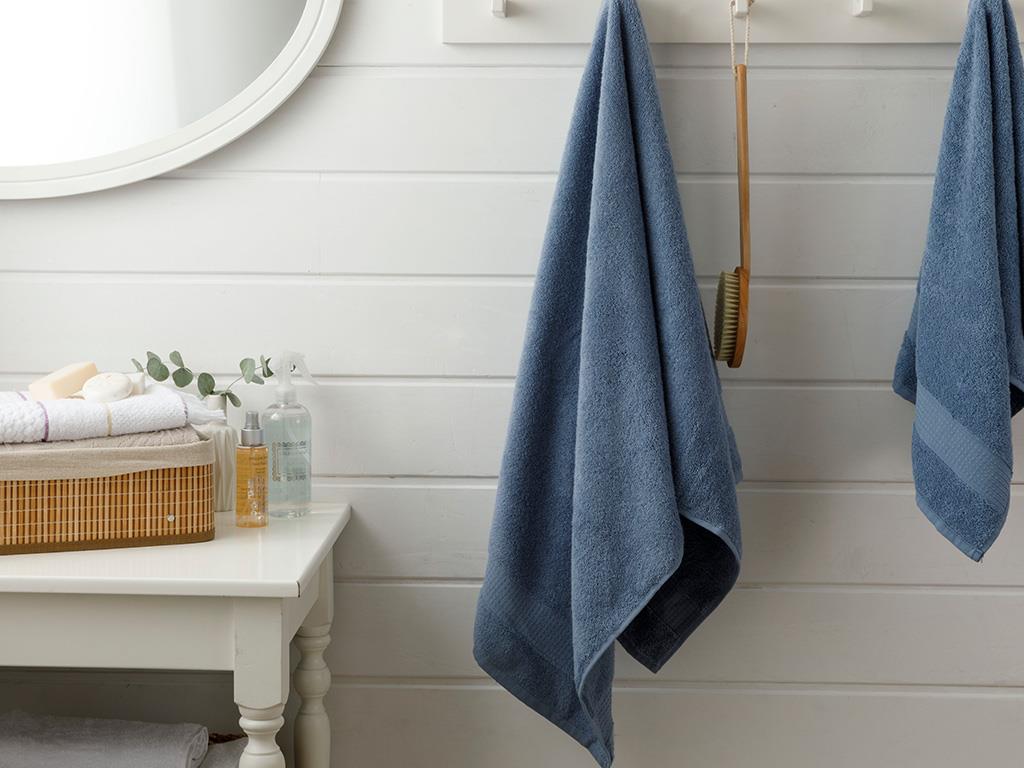 Pure Basic Bath Towel 70x140 cm Dark Blue.