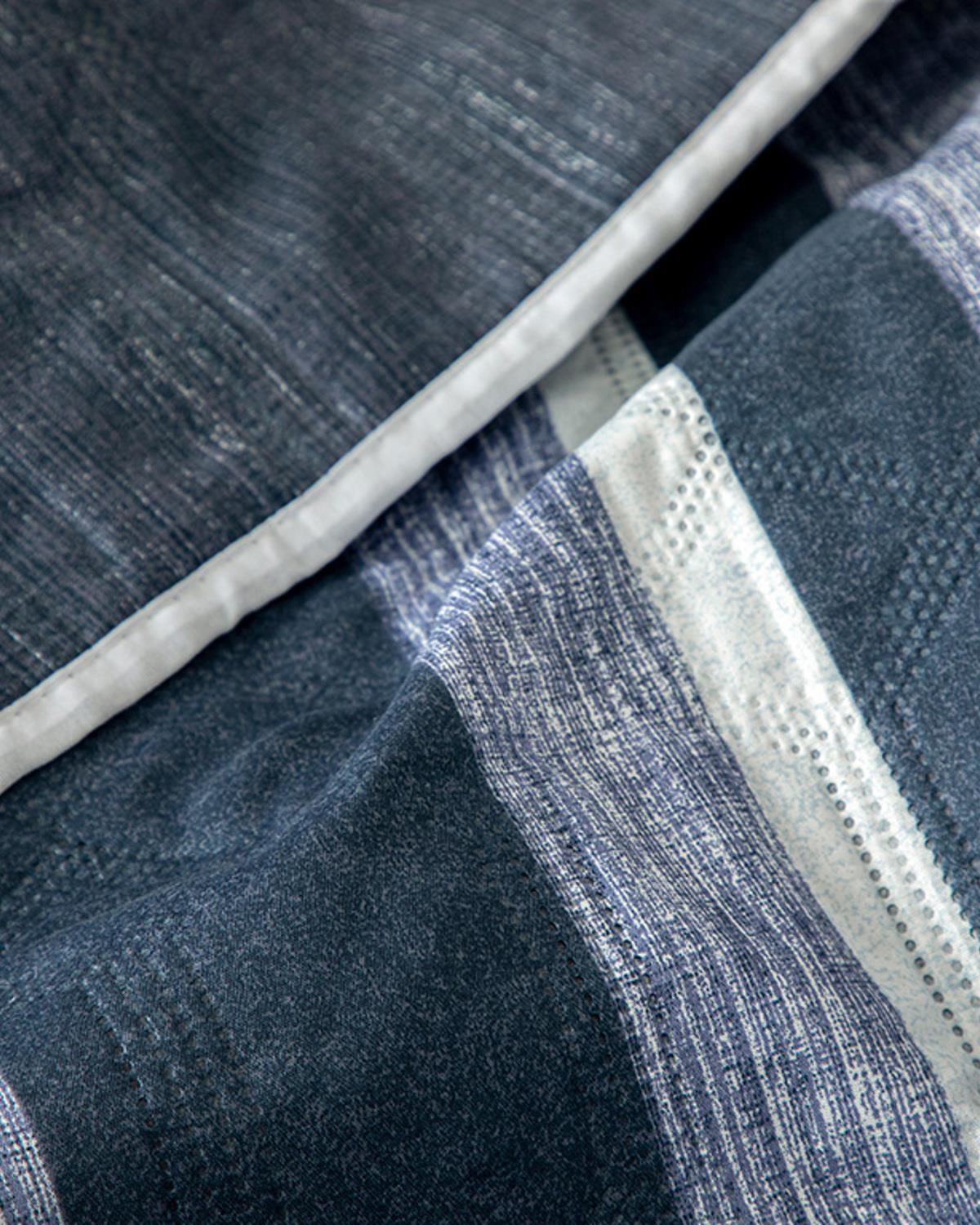 Set cuvertură pat cu fețe de pernă, pentru două persoane, Denim Stripe, poliester, 200x220 cm, bleumarin