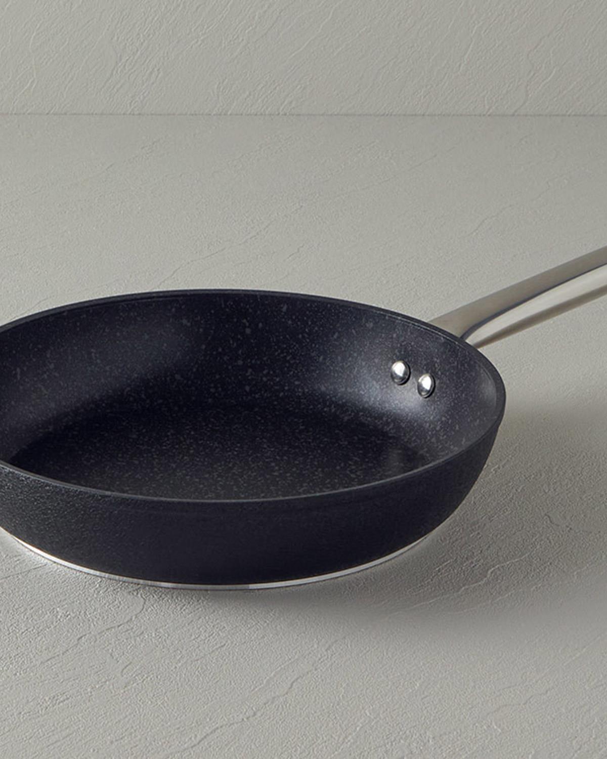 Charm Aluminum Fry Pan 26 cm Black