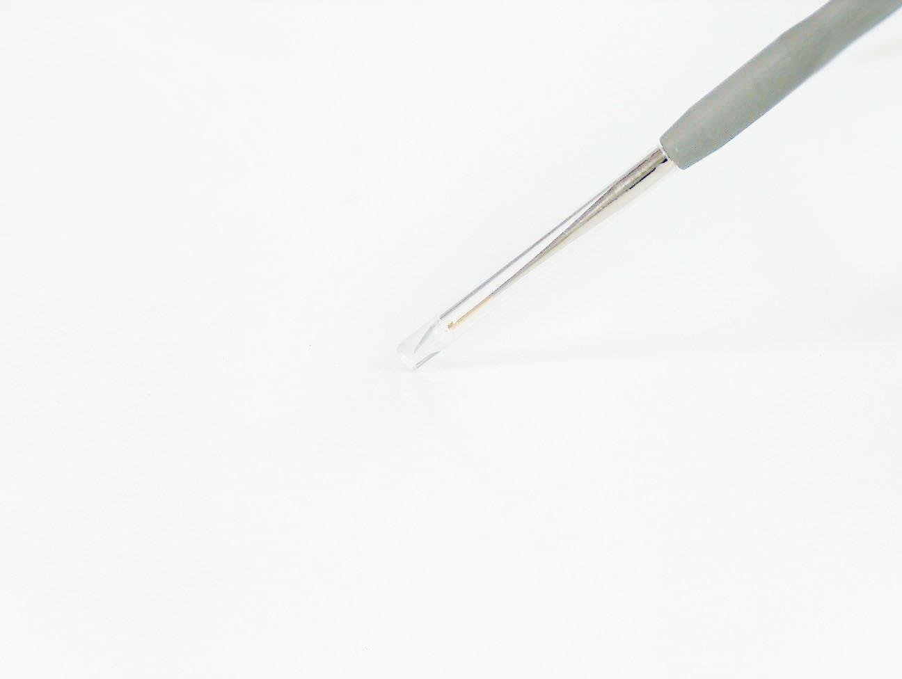 10 gr TULIP #20 - 0.60 mm TULIP CROCHET HOOK WITH SOFT GRIP Yarn .