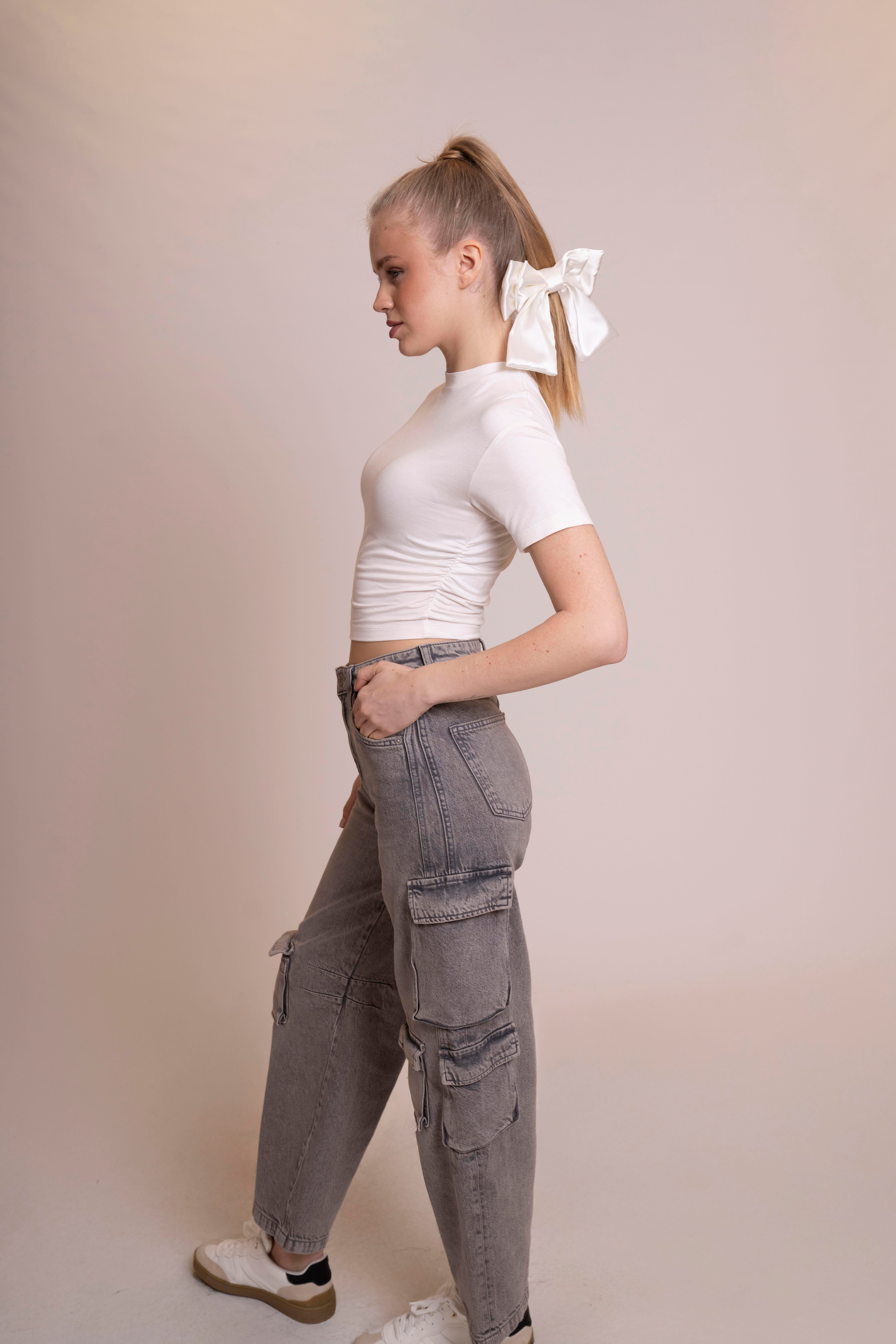 AFLOOW Muse Kadın Beyaz Kısa Kollu Yüksek Yaka Crop Body - Fit ve Rahat Basic Tişört