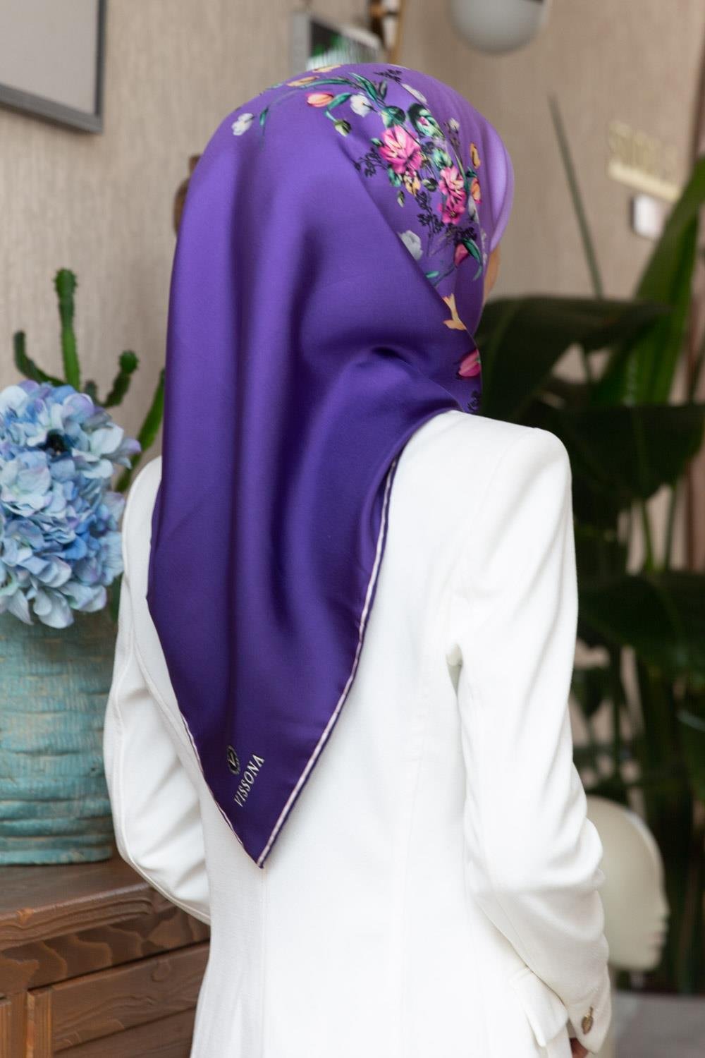%100 Twill İpek Sonsuz Çiçek Desenli Lila Renkli 90x90 Eşarp Dikim Şekli : El Dikişi