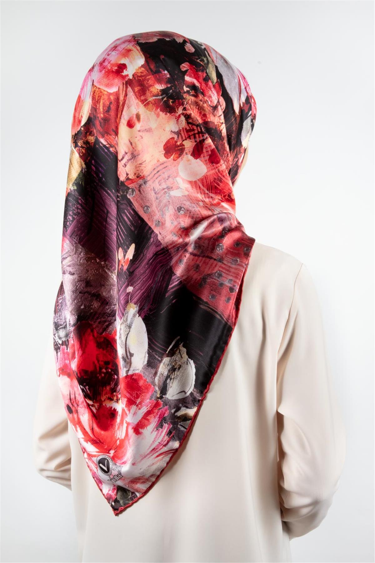 Rayon Batik Çiçek Desenli Kırmızı Renkli 90x90 Eşarp (İpek İçermez) Kenar Dikiş Şekli El Dikişli