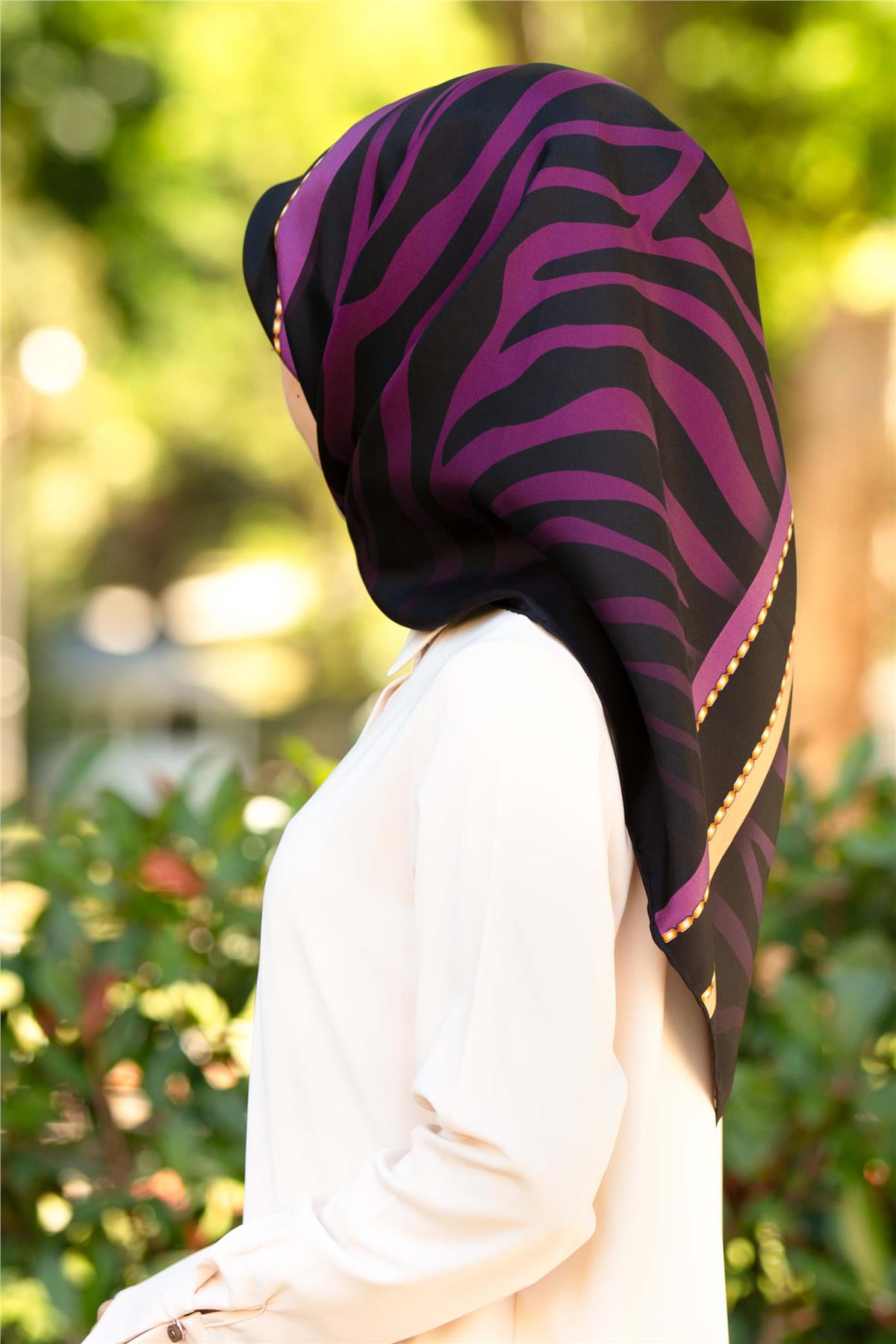 %100 Twill İpek Zebra Desenli Mürdüm - Bej Renkli 90x90 Eşarp Dikim Şekli : El Dikişi