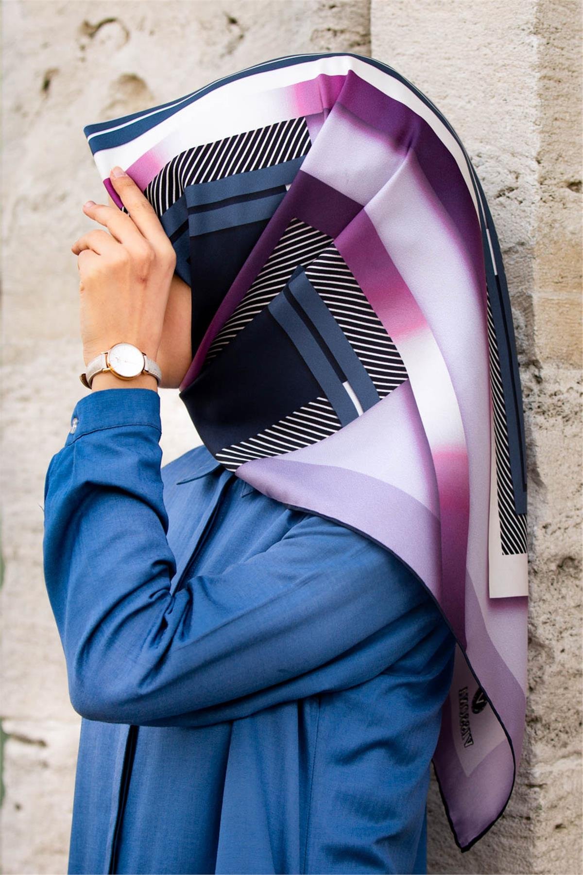%100 Twill İpek Zebra Desenli Lila - Lacivert Renkli 90x90 Eşarp Dikim Şekli : El Dikişi