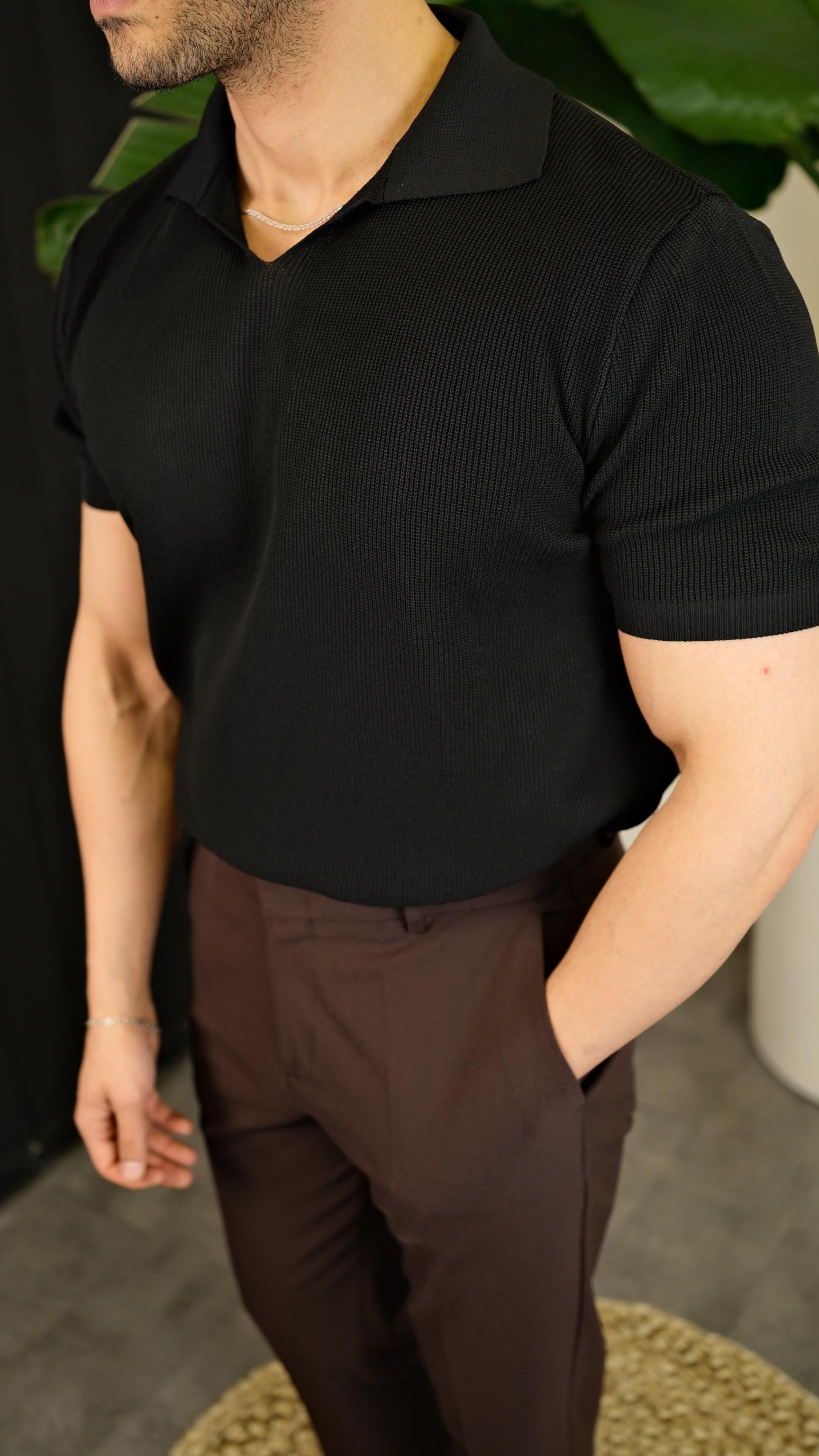 Apaş Yaka Siyah Triko Tshirt