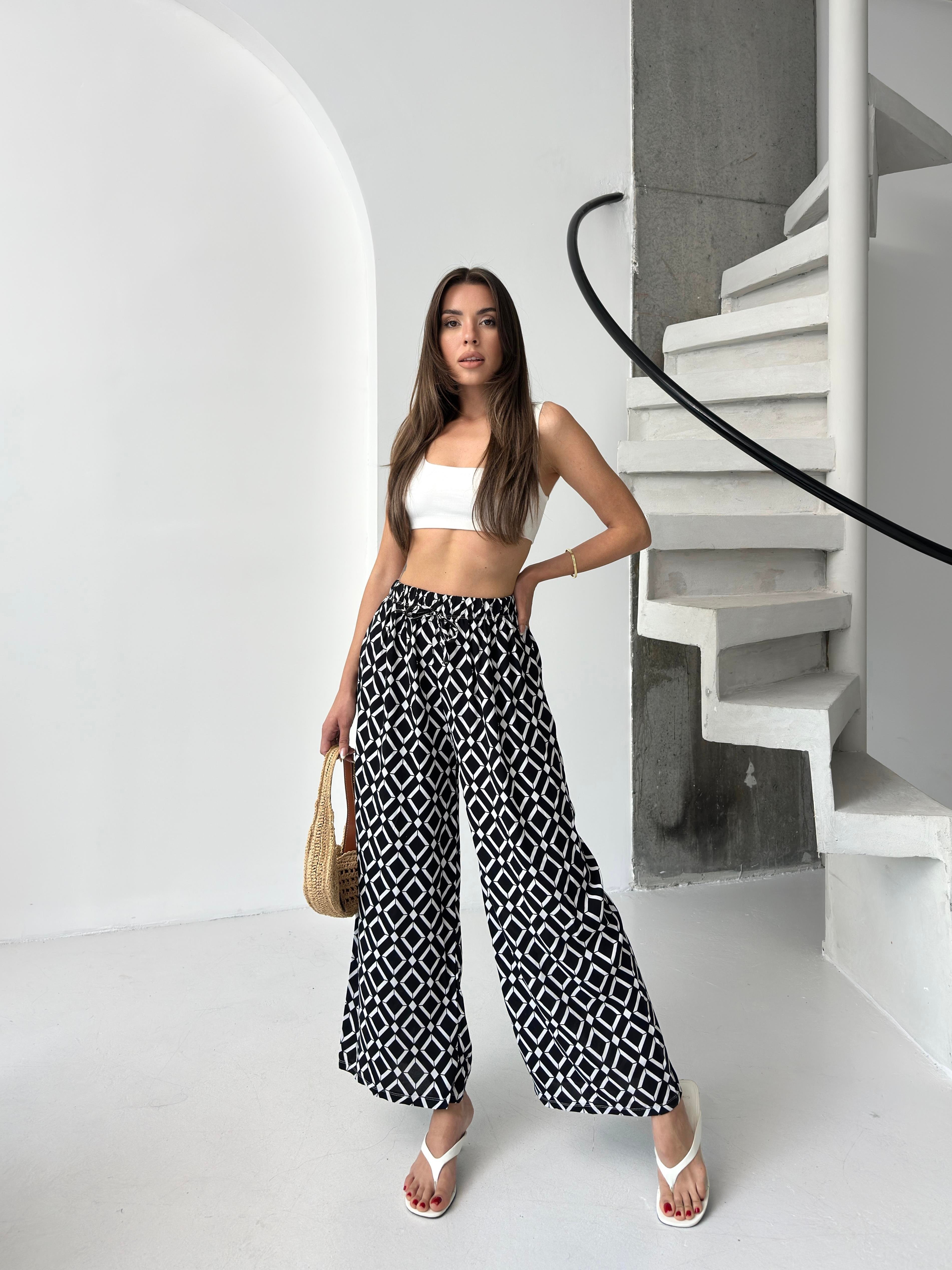 Siyah Geometrik Desenli Bol Paça PantolonPantolonJeevee