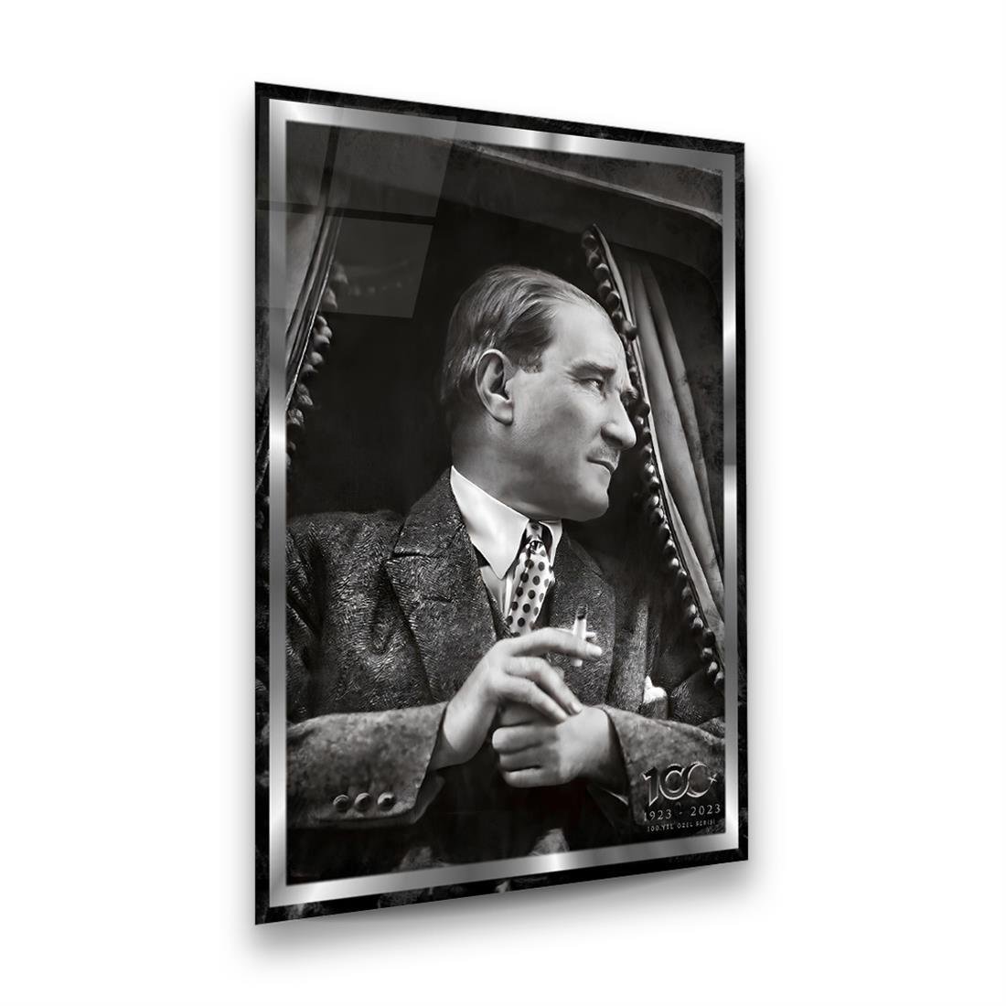 Atatürk 3 Dikey Cam Tablo