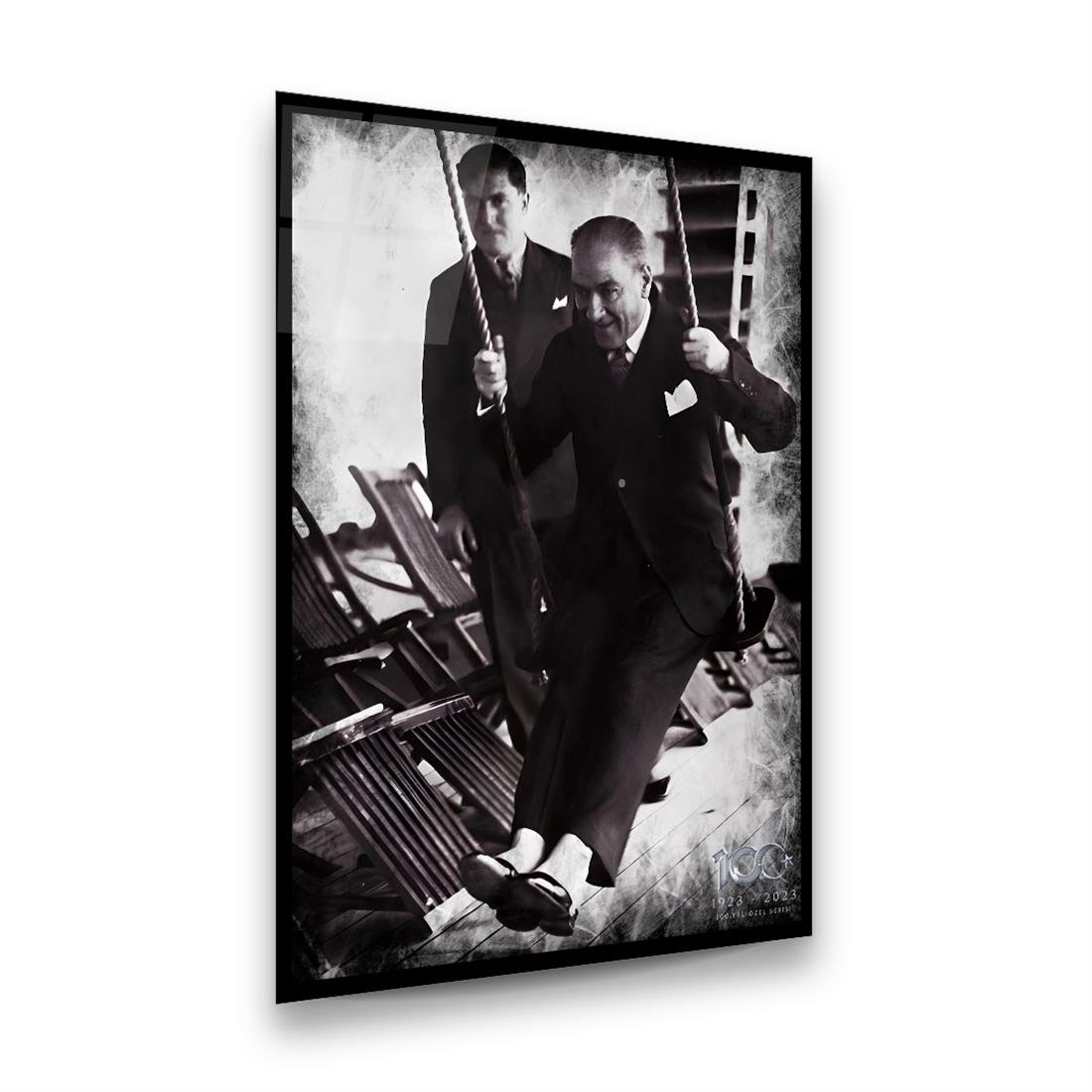 Atatürk 4 Dikey Cam Tablo