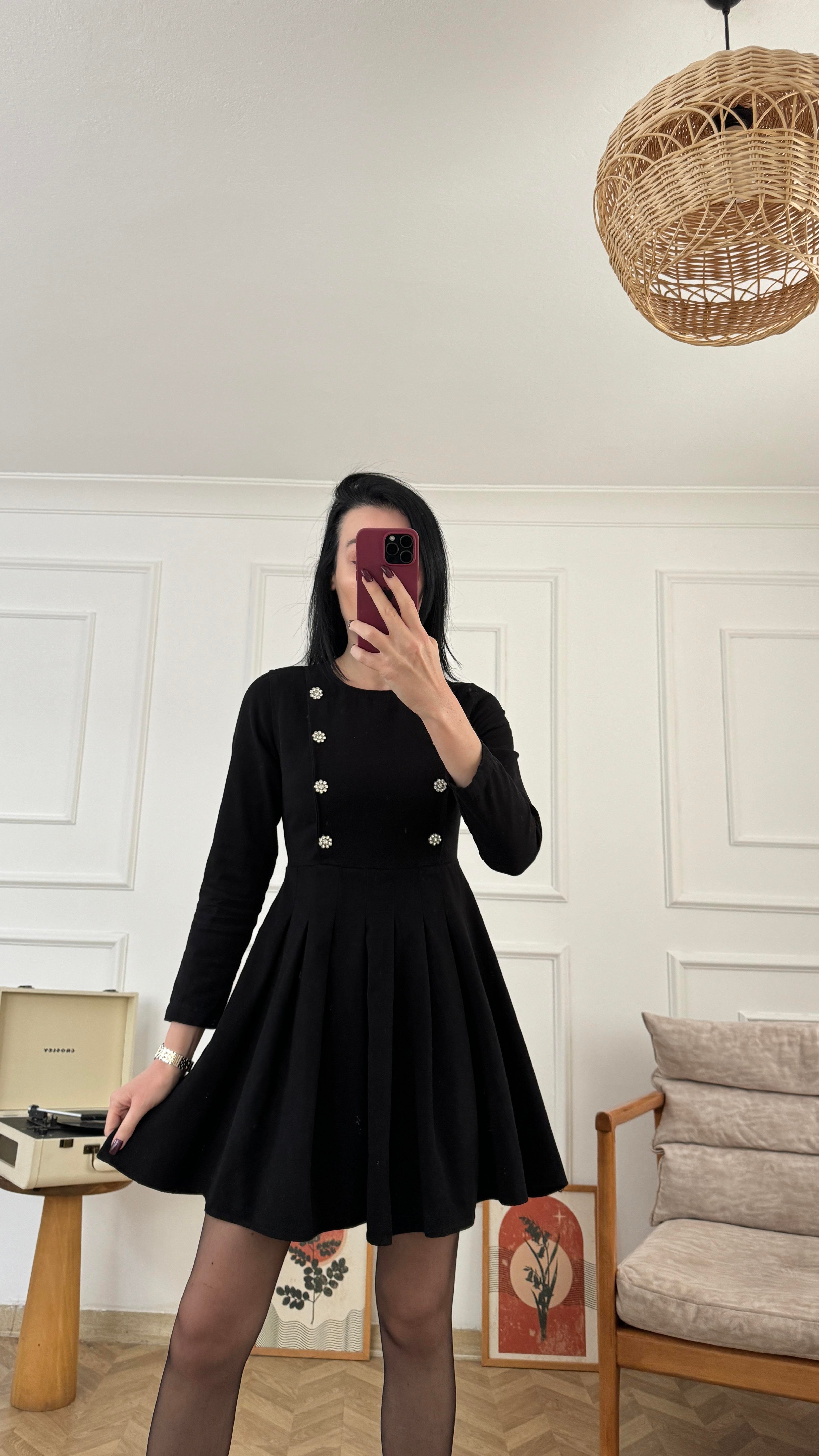 Siyah Eteği Pileli Taş Detaylı Kot Elbise