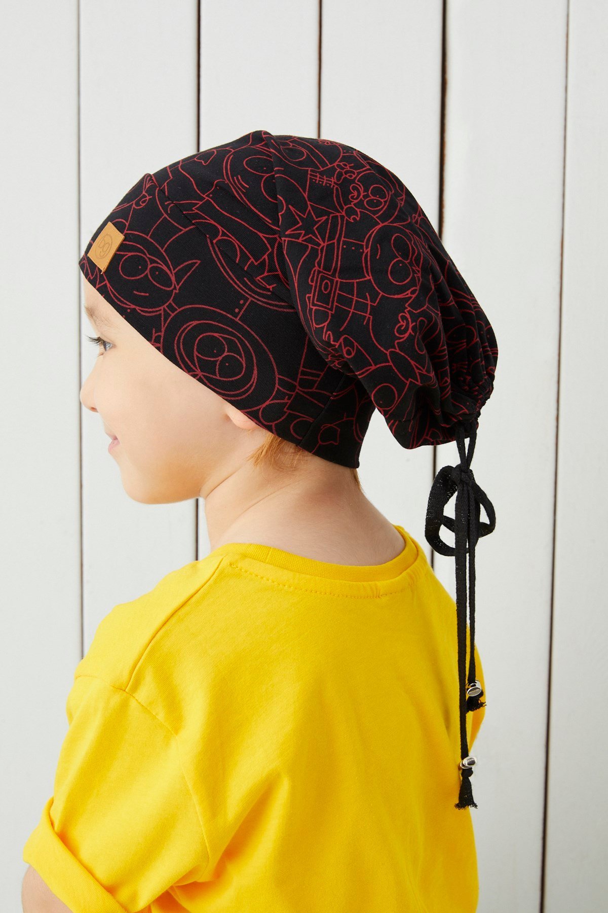Erkek Çocuk Siyah kırmızı figürlü ip detaylı 4 mevsim Şapka Bere Buff  -yumuşak doğal penye