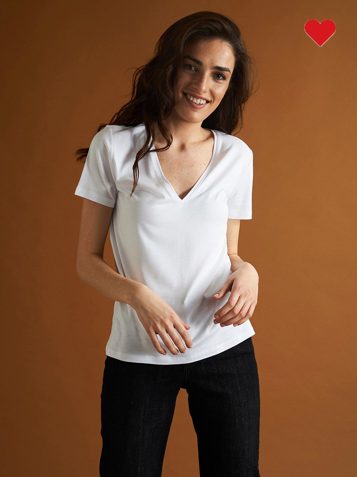 Beyaz Derin V Yaka Kısa Kollu T-shirt | Beauty Omelette