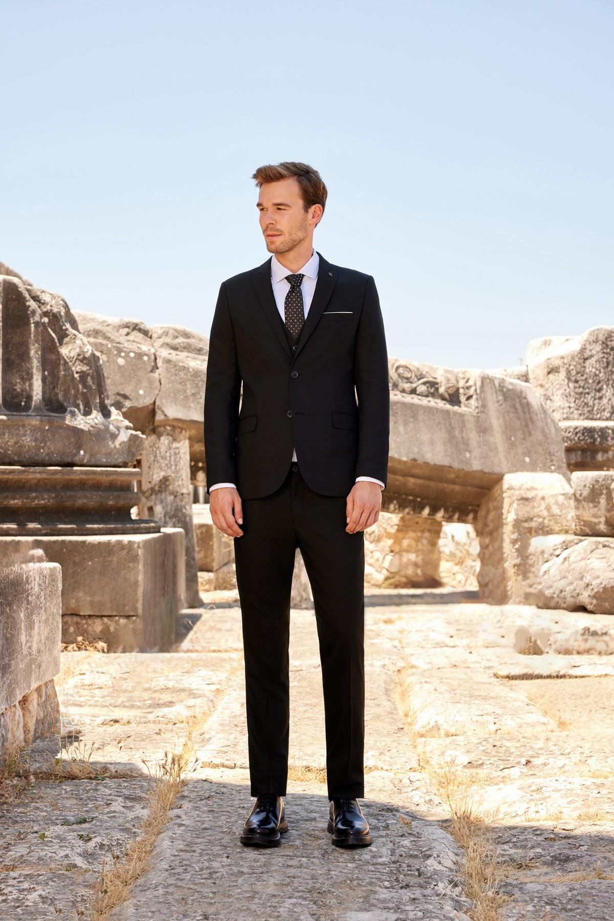Siyah Yelekli Jakarlı Slim Fit Dar Kesim 6 Drop Erkek Takım Elbise