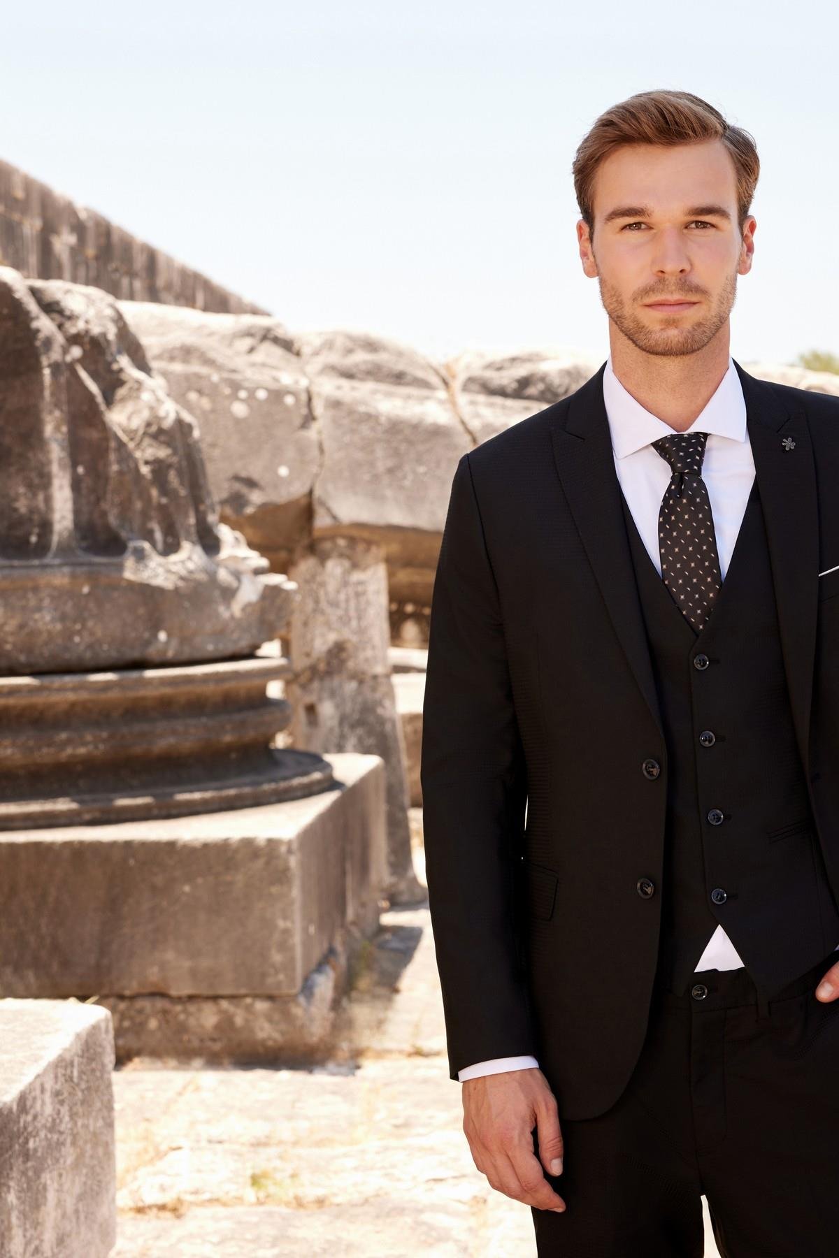 Siyah Yelekli Jakarlı Slim Fit Dar Kesim 6 Drop Erkek Takım Elbise