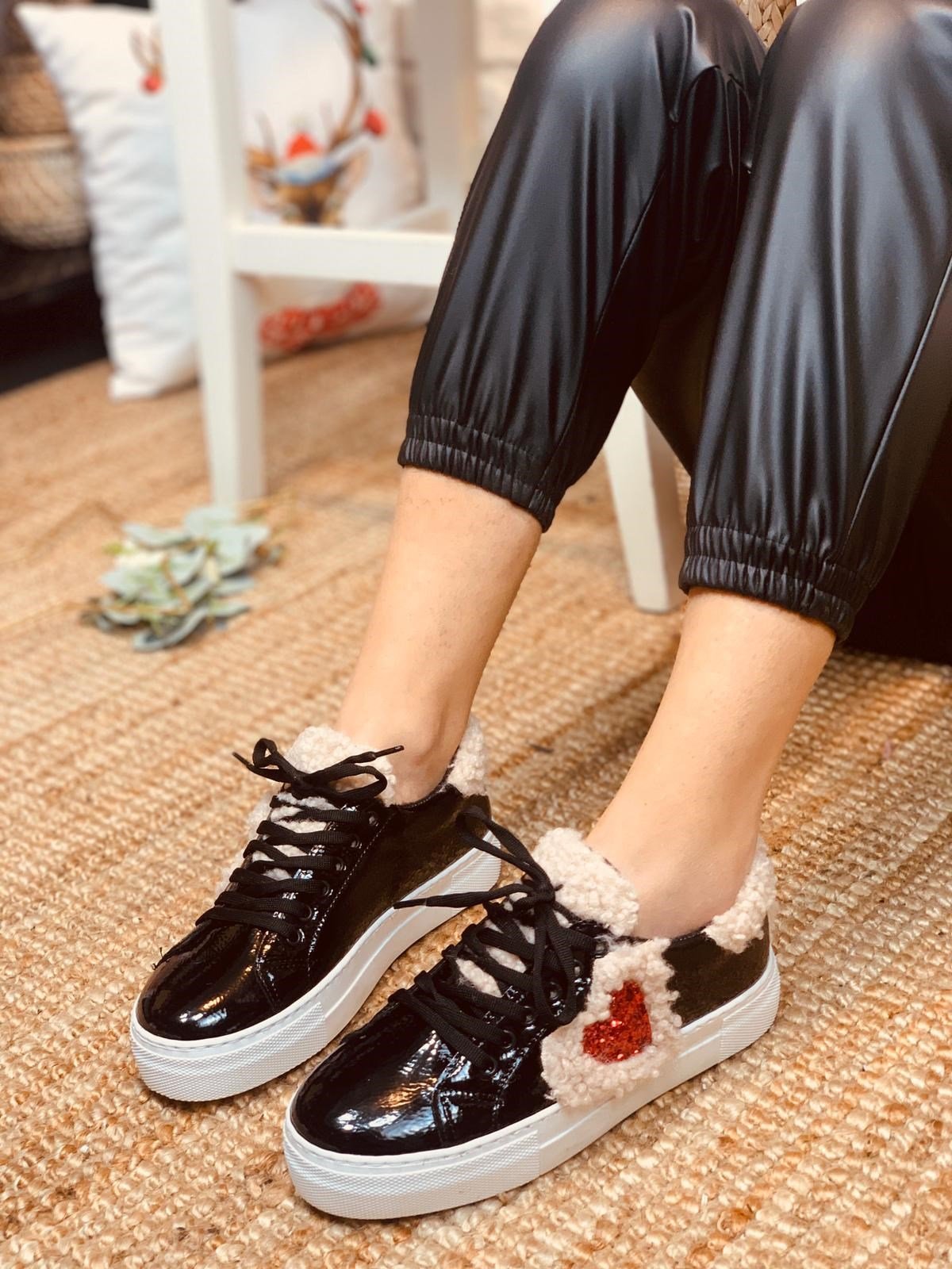 Siyah-Rugan (Heart) Kadın Spor Ayakkabı Sneakers l Erva'nın Butiği