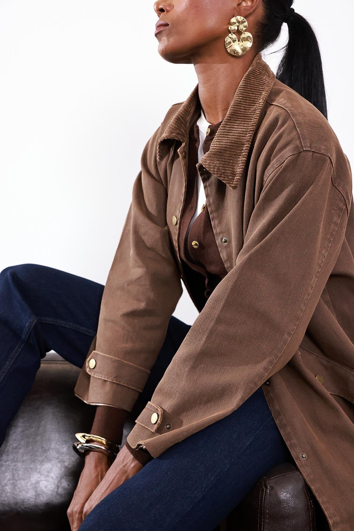 Kahverengi Mumlu Görünümlü Kadife Yaka Trençkot 87141