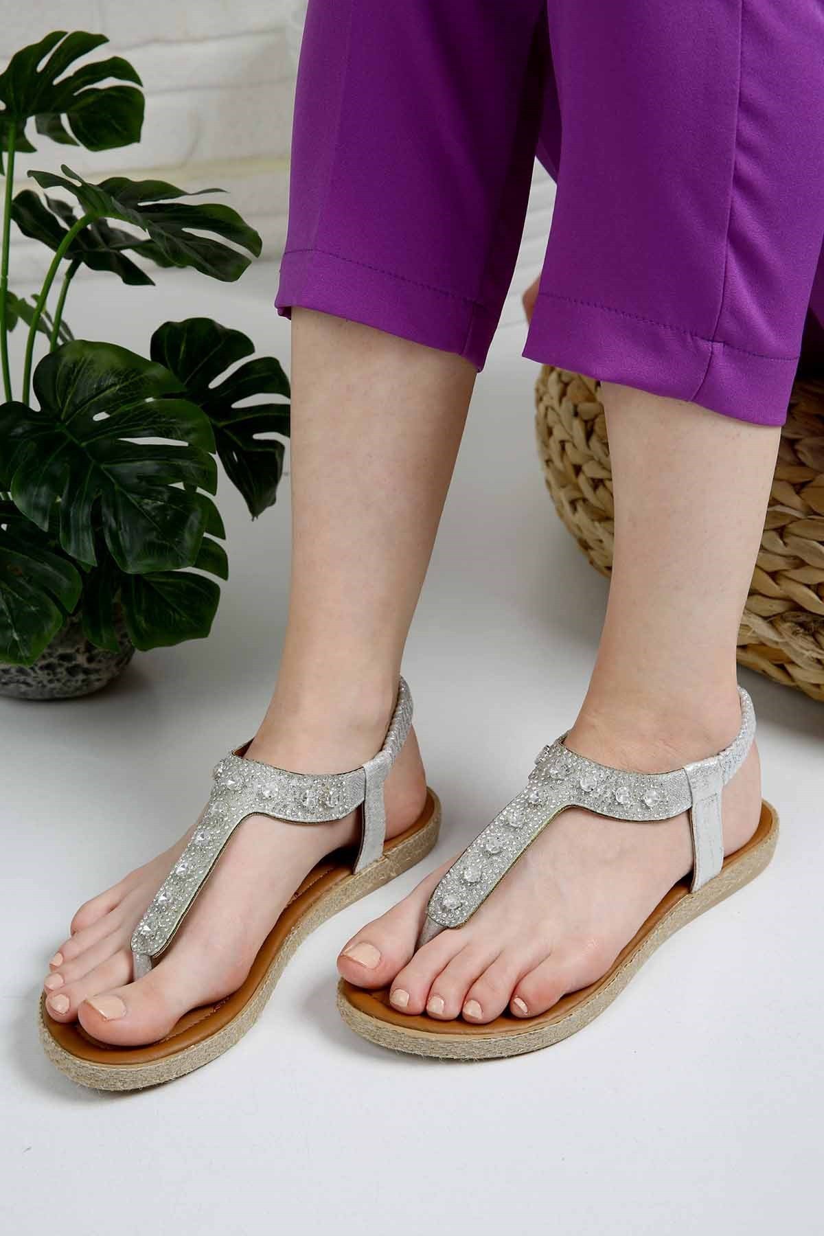 Bayan Parmak Arası Taşlı Sandalet P702 GÜMÜŞ