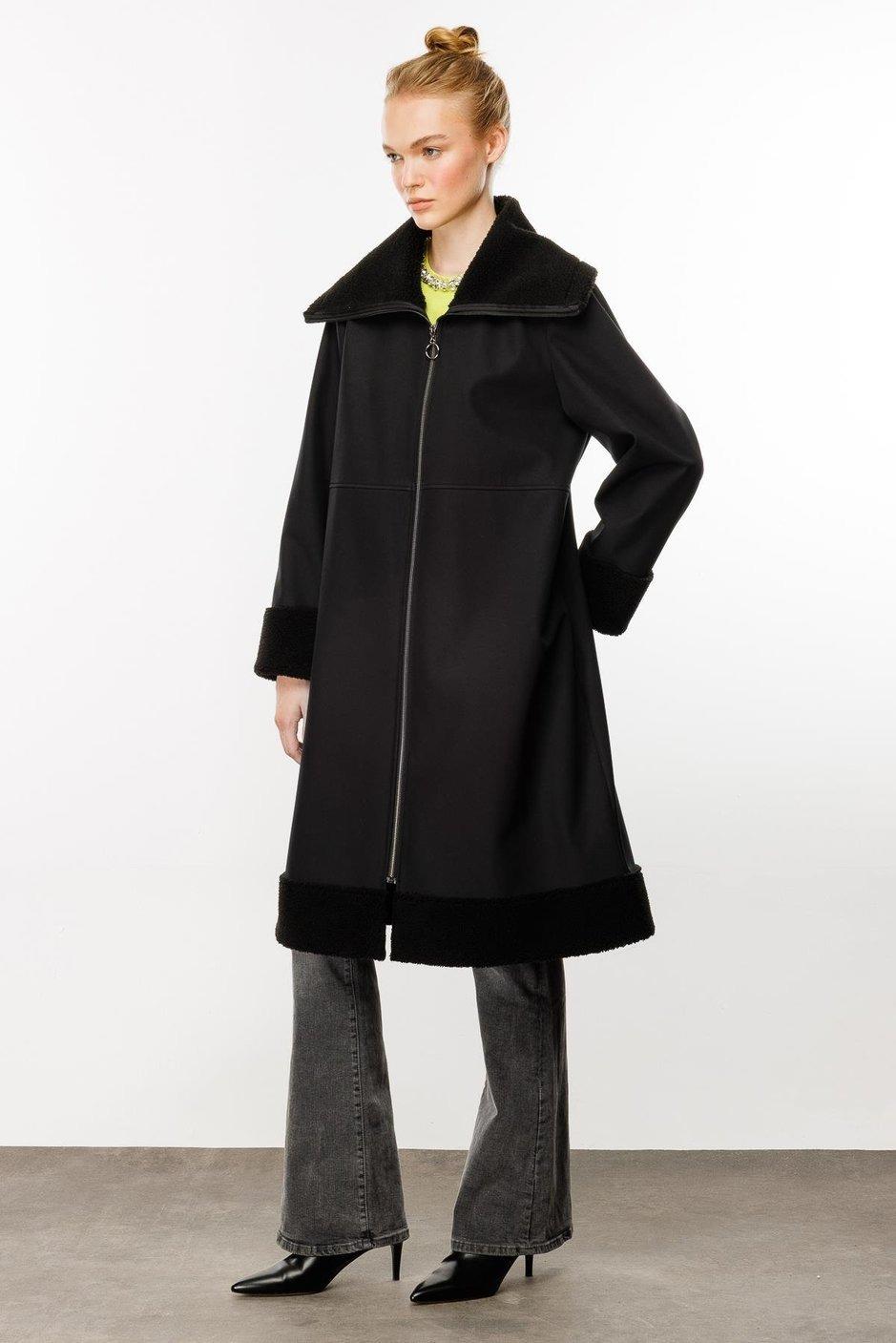 レディースウェア Mikko Micca 242513M Kol Ve Yaka Kürk Detaylı Kaban - Siyah - Bilen Giyim