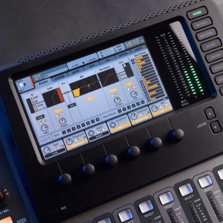 Behringer X32 7 inç ana ekran ve kontrol düğmeleri