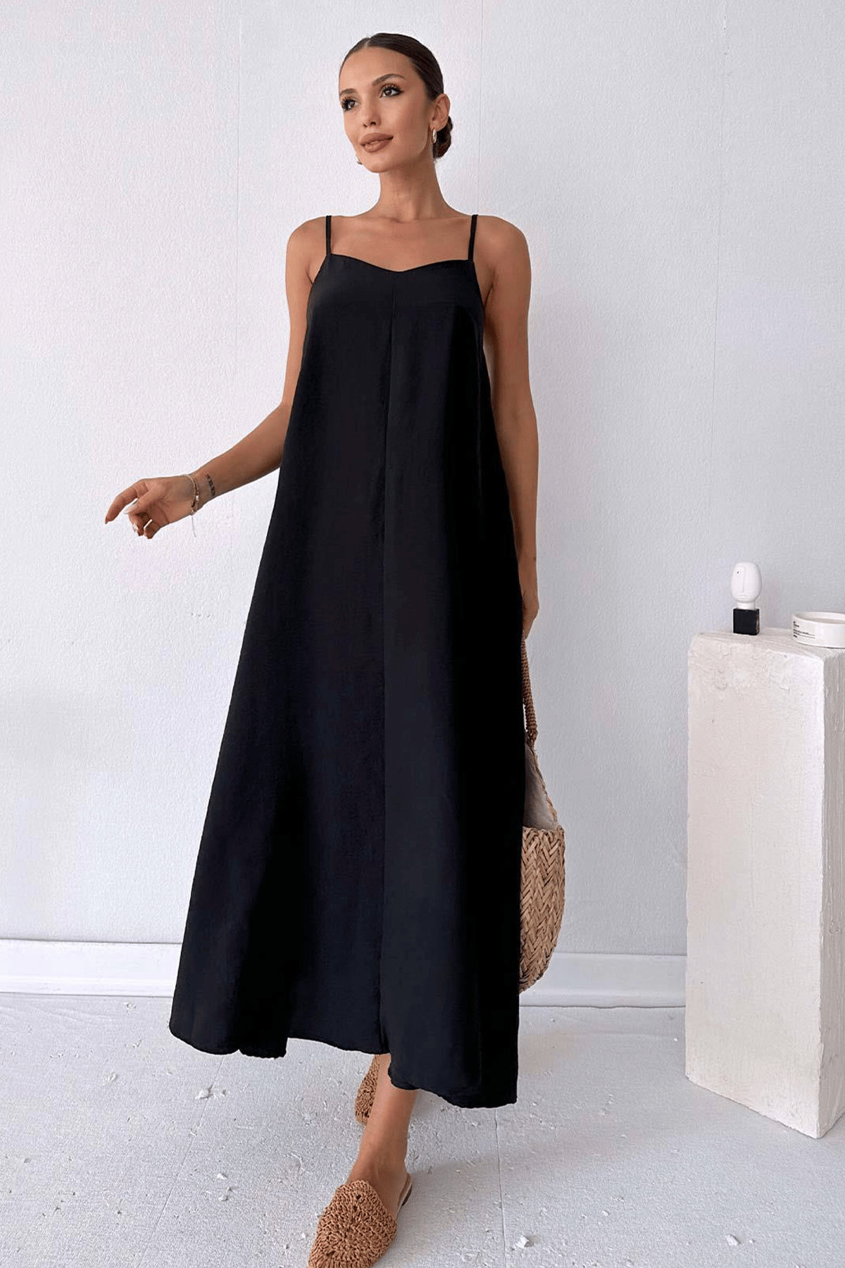 Kadın Siyah İp Askılı Salaş Keten Uzun Elbise