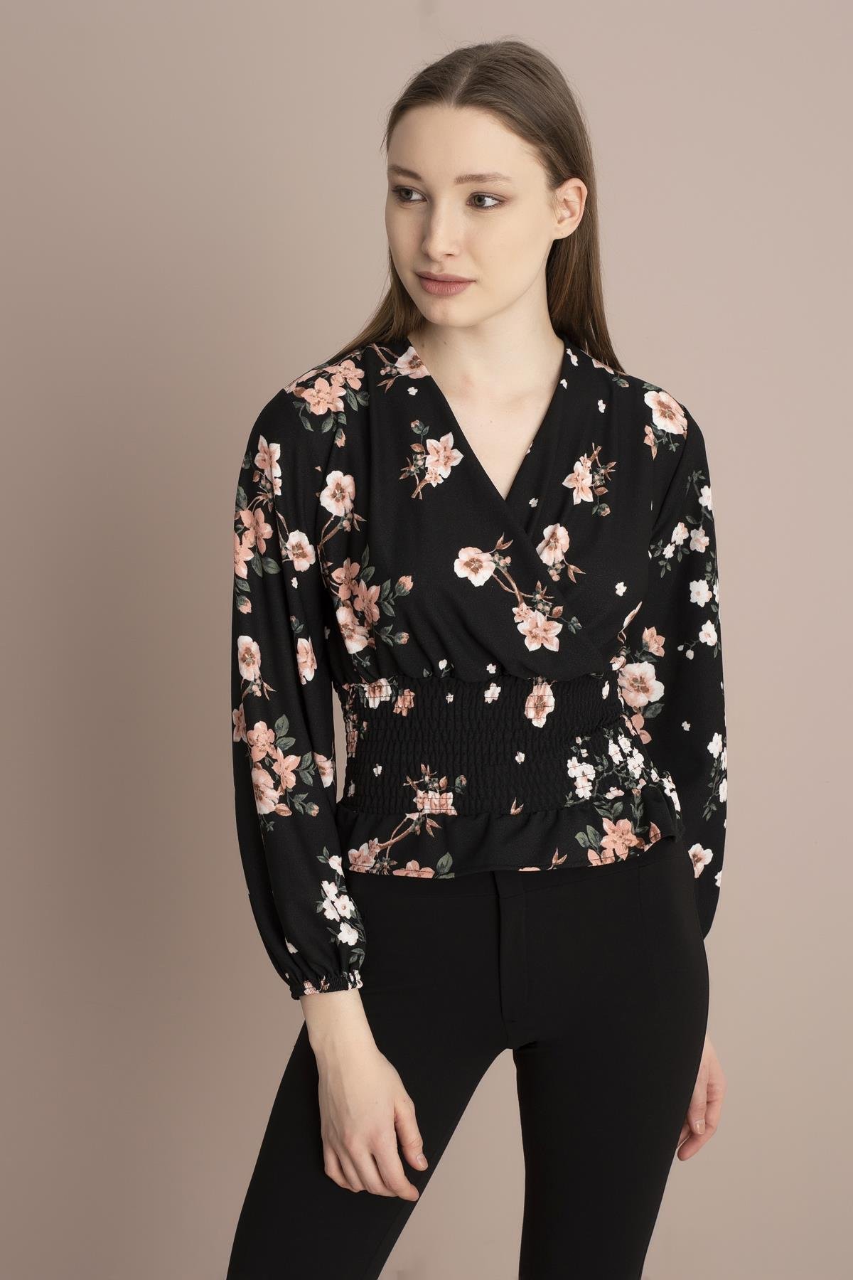 Kadın Siyah Pembe Çiçekli Örme Crep Gipeli Bluz