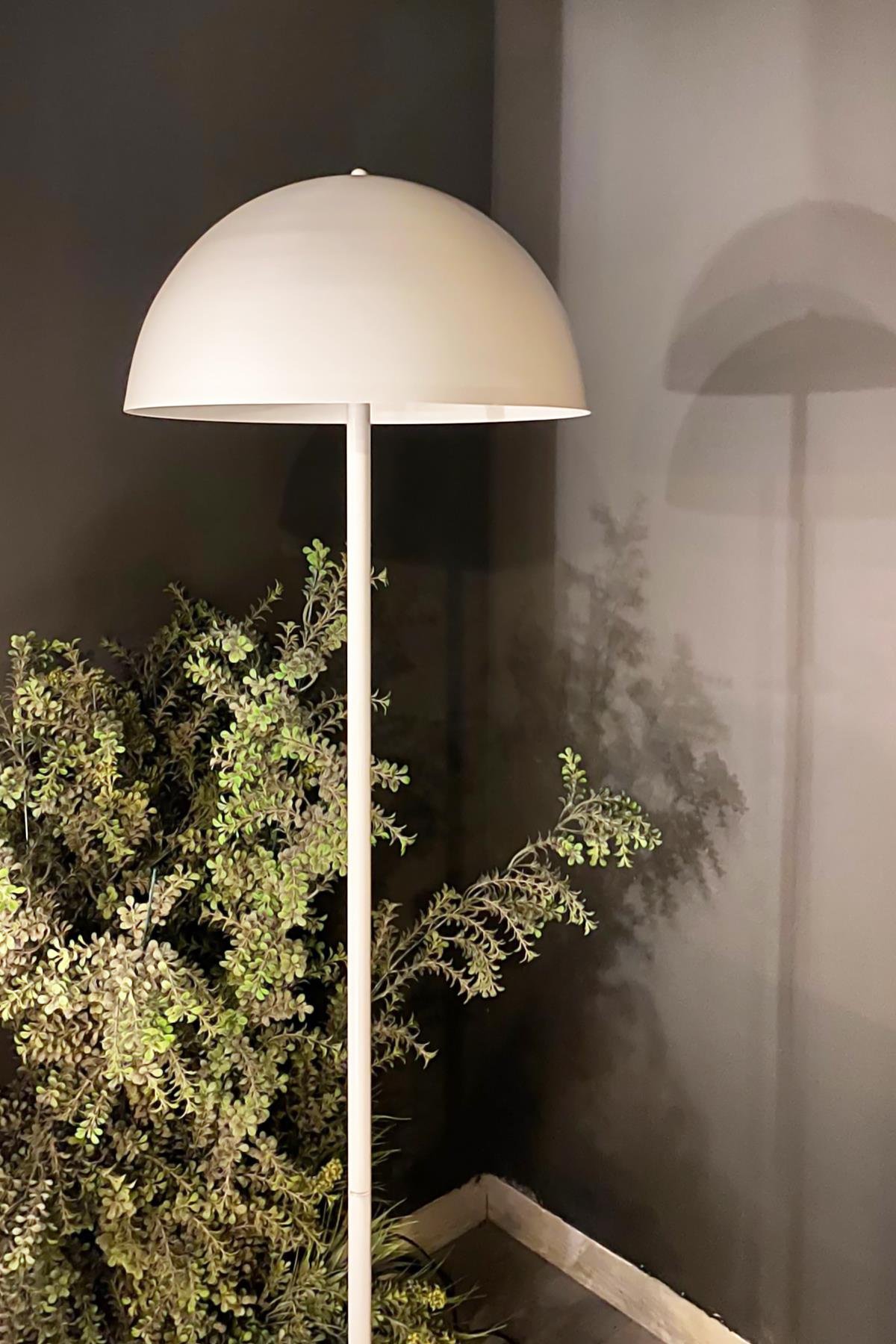 Bamyum Beyaz Lambader Modern Dekoratif Metal Oturma Odası Çalışma Odası Zemin Lambası 170 Cm Kablo
