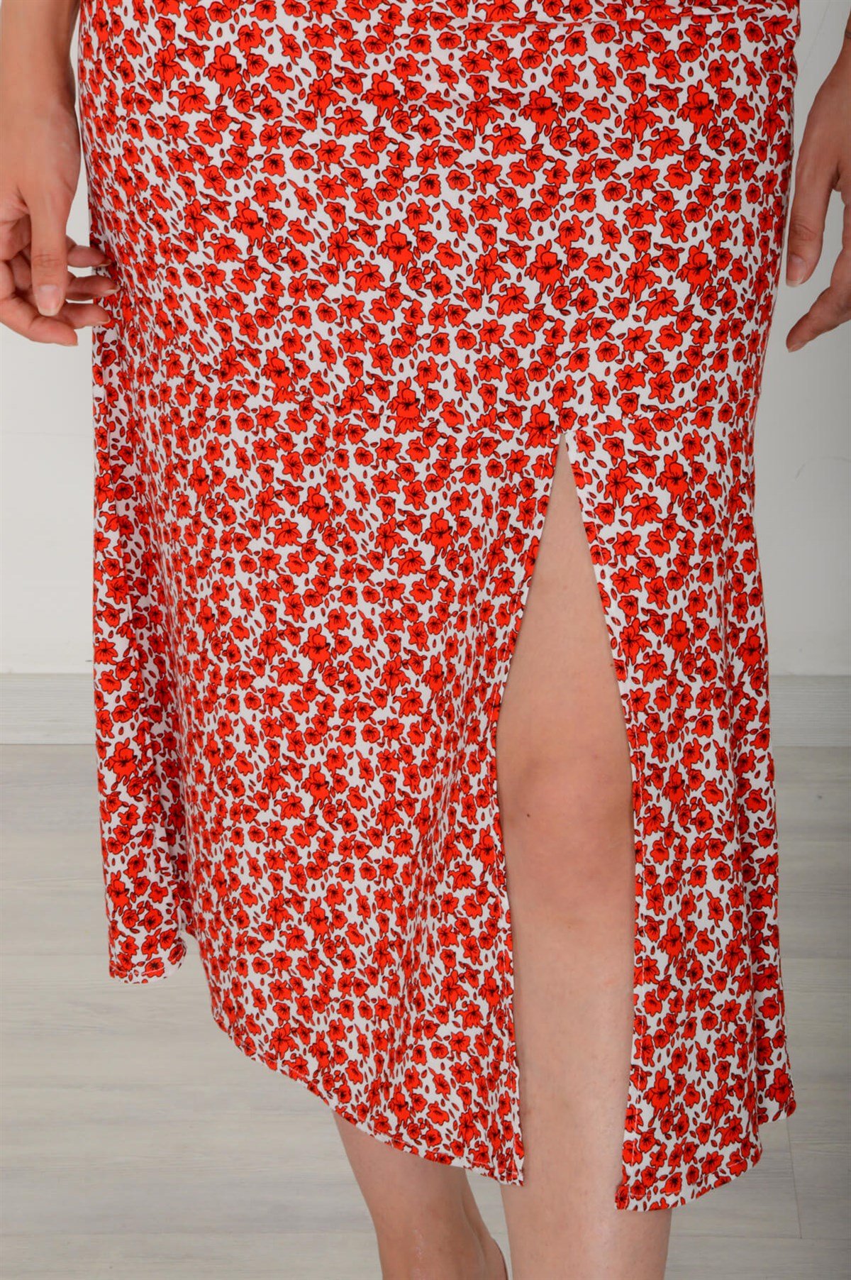 Kadın Beyaz Kırmızı Çiçekli Etek 3354 - Megapol Giyim