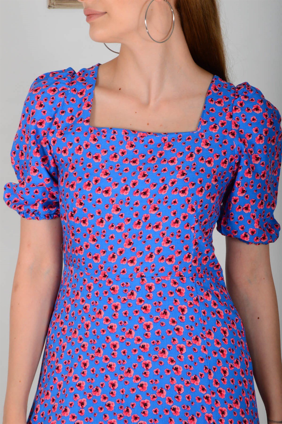 Mavi Kırmızı Çiçekli Kare Yaka Elbise 3355 - Megapol Giyim