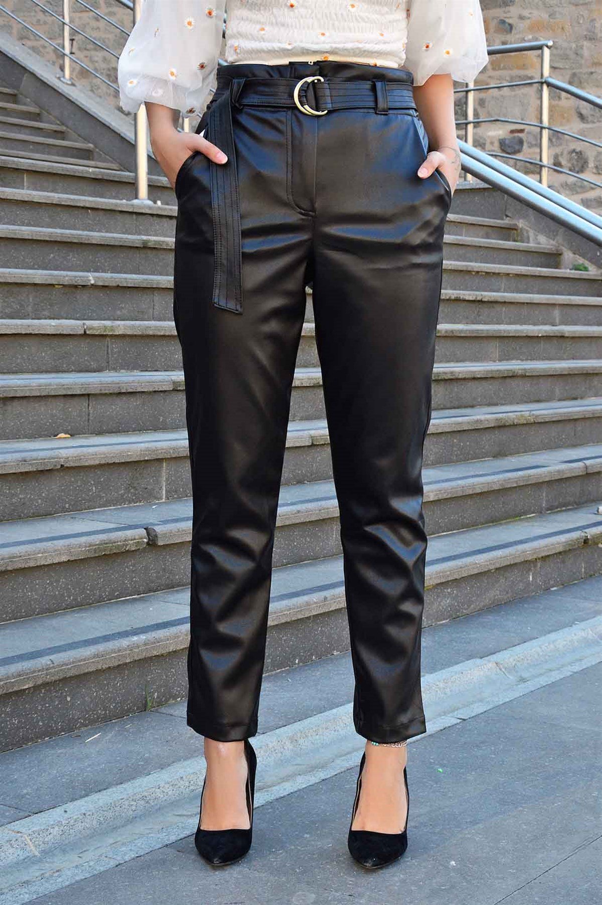 Kadın Siyah Beli Kemerli Deri Pantolon - Megapol Giyim