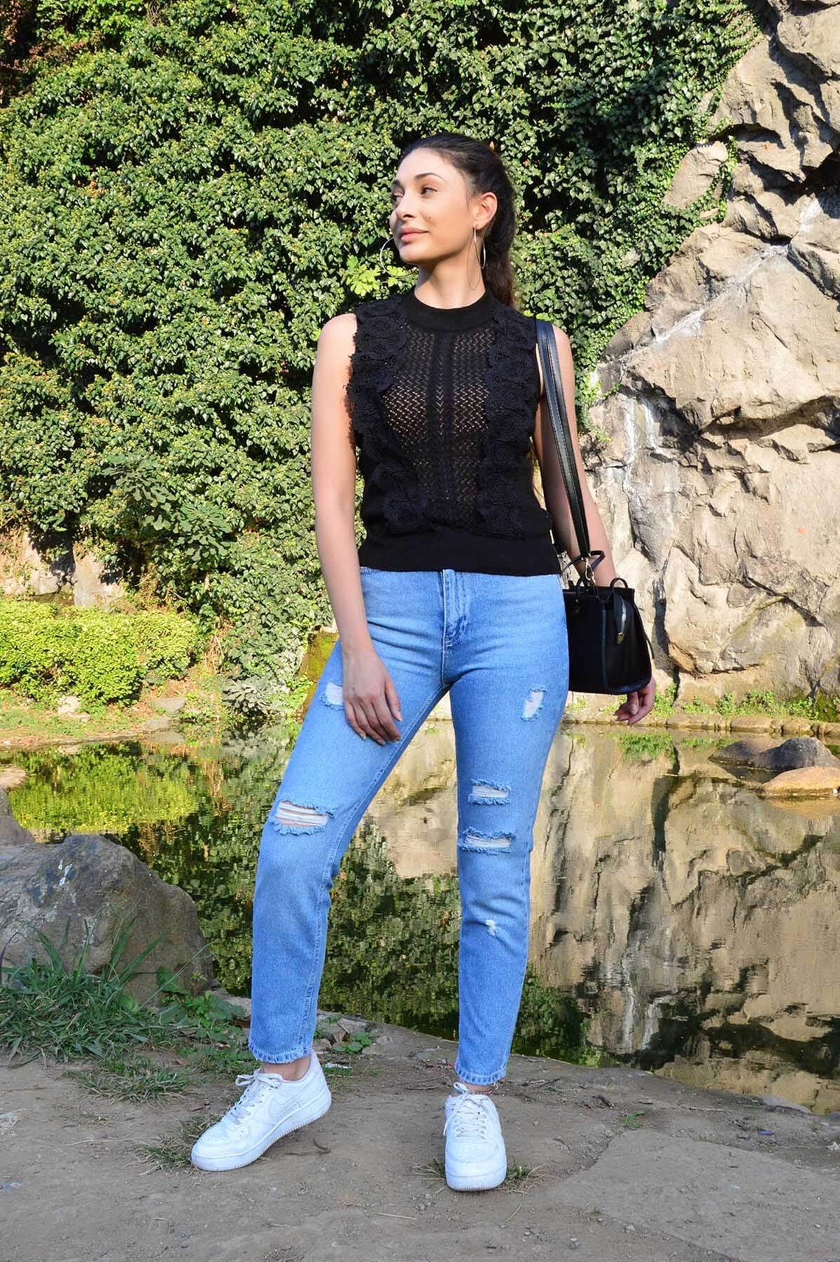 Kadın Siyah Önü Dantelli Kolsuz Bluz - Megapol Giyim
