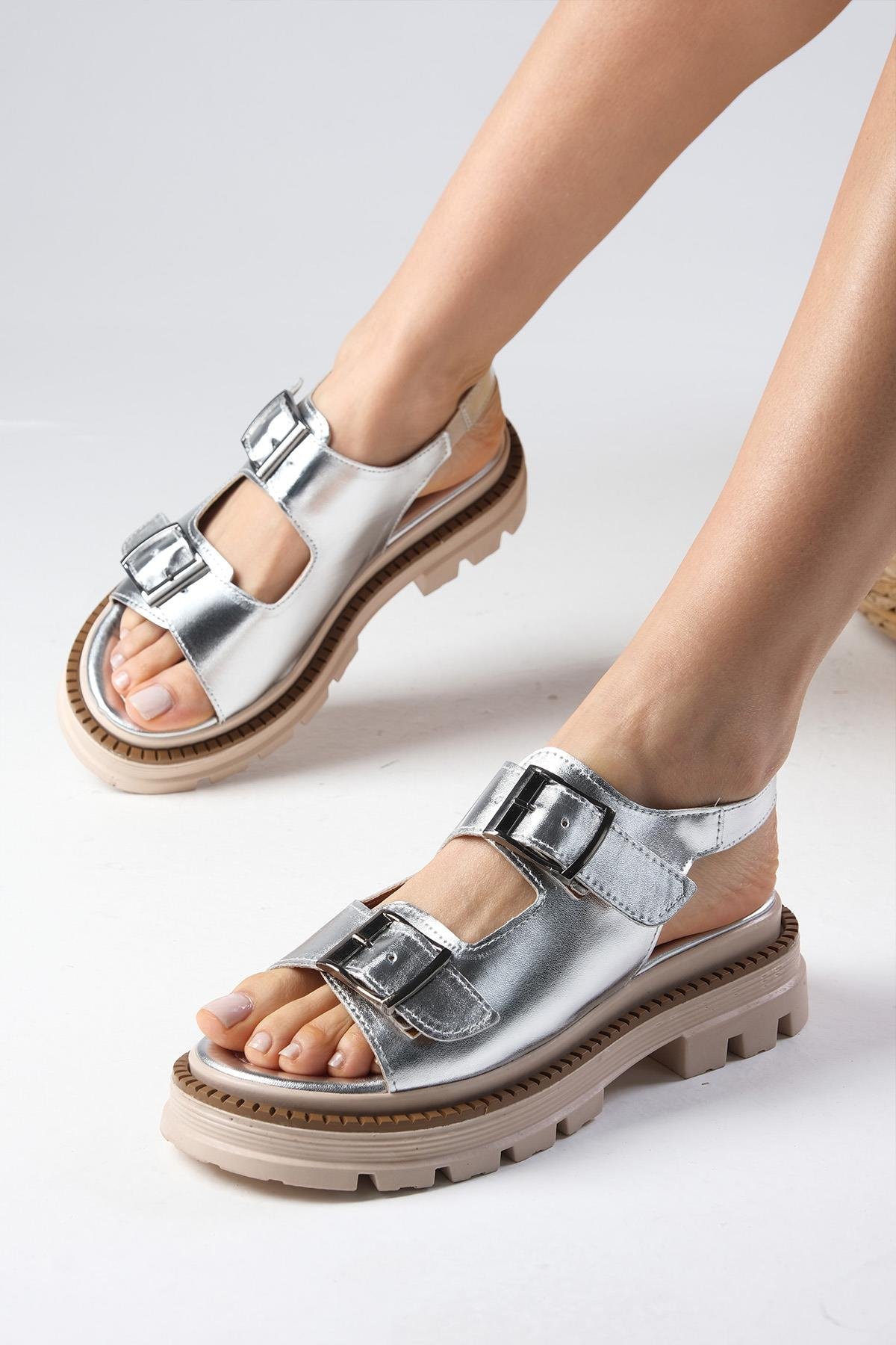 Mio Gusto Gümüş Renk Çift Tokalı Sandalet