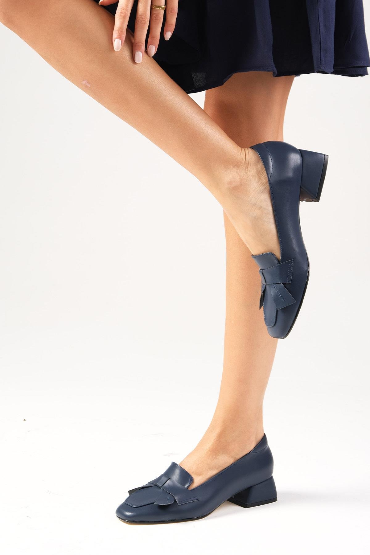 Mio Gusto Lacivert Renk Kısa Topuklu Ayakkabı