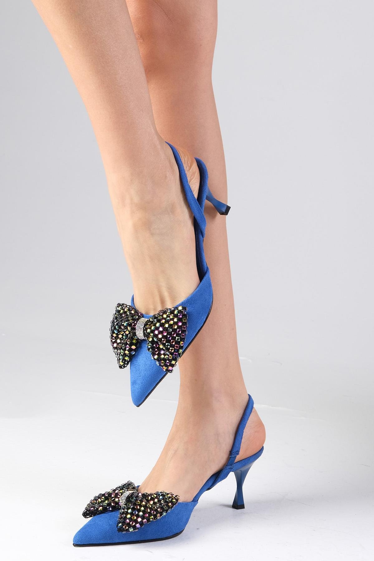 miogusto.com.tr'de parti ve gece ayakkabısı arıyorsanız, Mio Gusto'nun  Melody Siyah Renk Süet Topuklu Ayakkabısı tam size göre. Şık tasarımı ve  marka kalitesiyle öne çıkan bu ürün, TOPUKLU ve Abiye Ayakkabı  kategorilerinde bulunuyor.