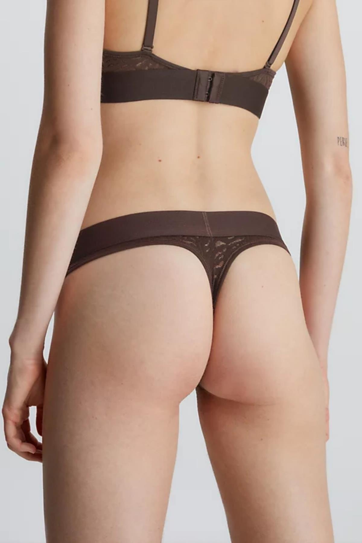 Sariq vaginal oqindi qichishish Rus erkak qora tanli ayol bilan jinsiy aloqada boladi.