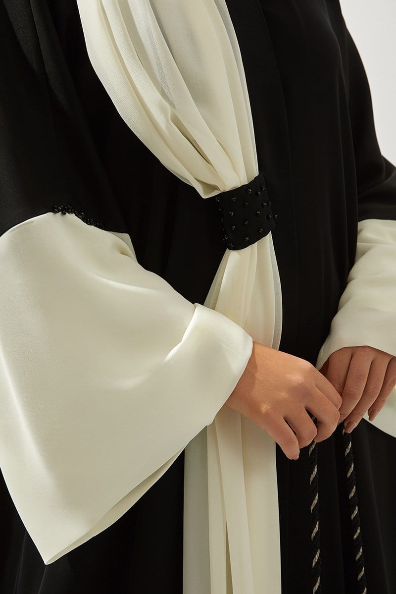 FARAH ABAYA HANDMADE BLACK WHITE