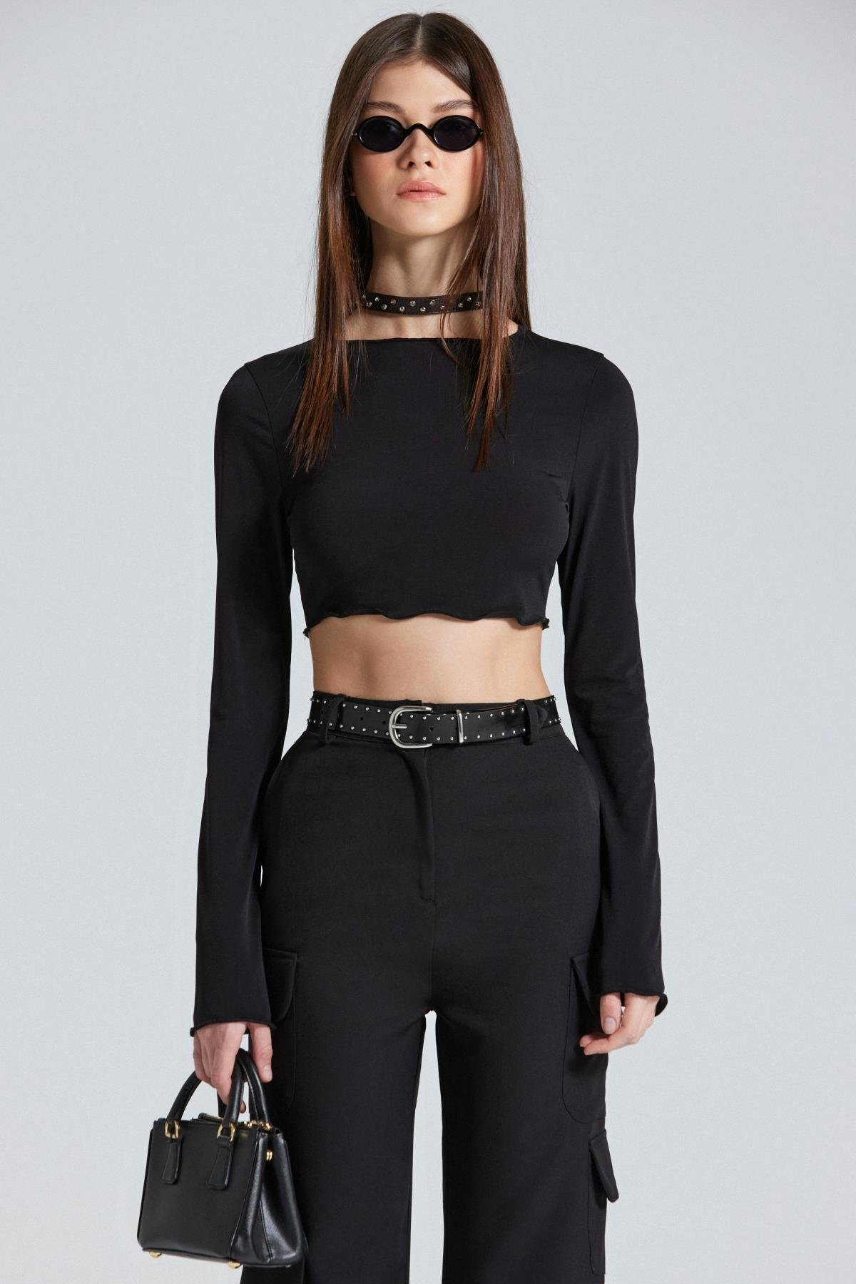 2418 Siyah Bisiklet Yaka Crop